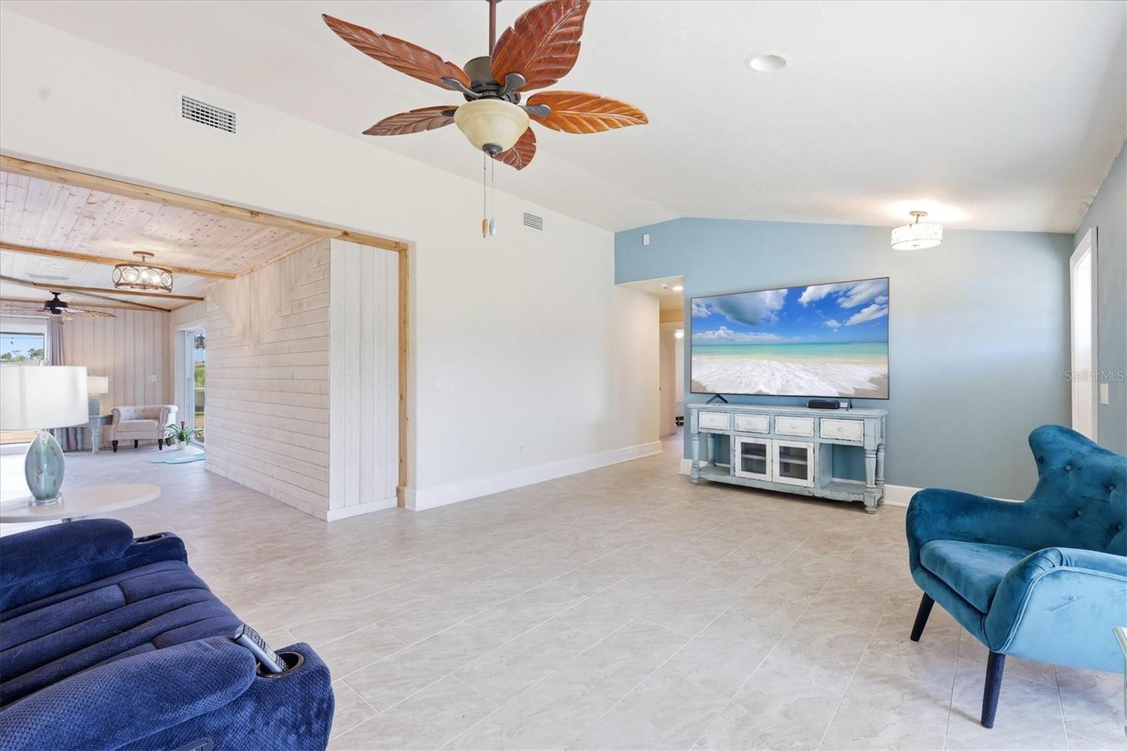 11 OAKLAND HILLS CT, ROTONDA WEST, FL, 33947