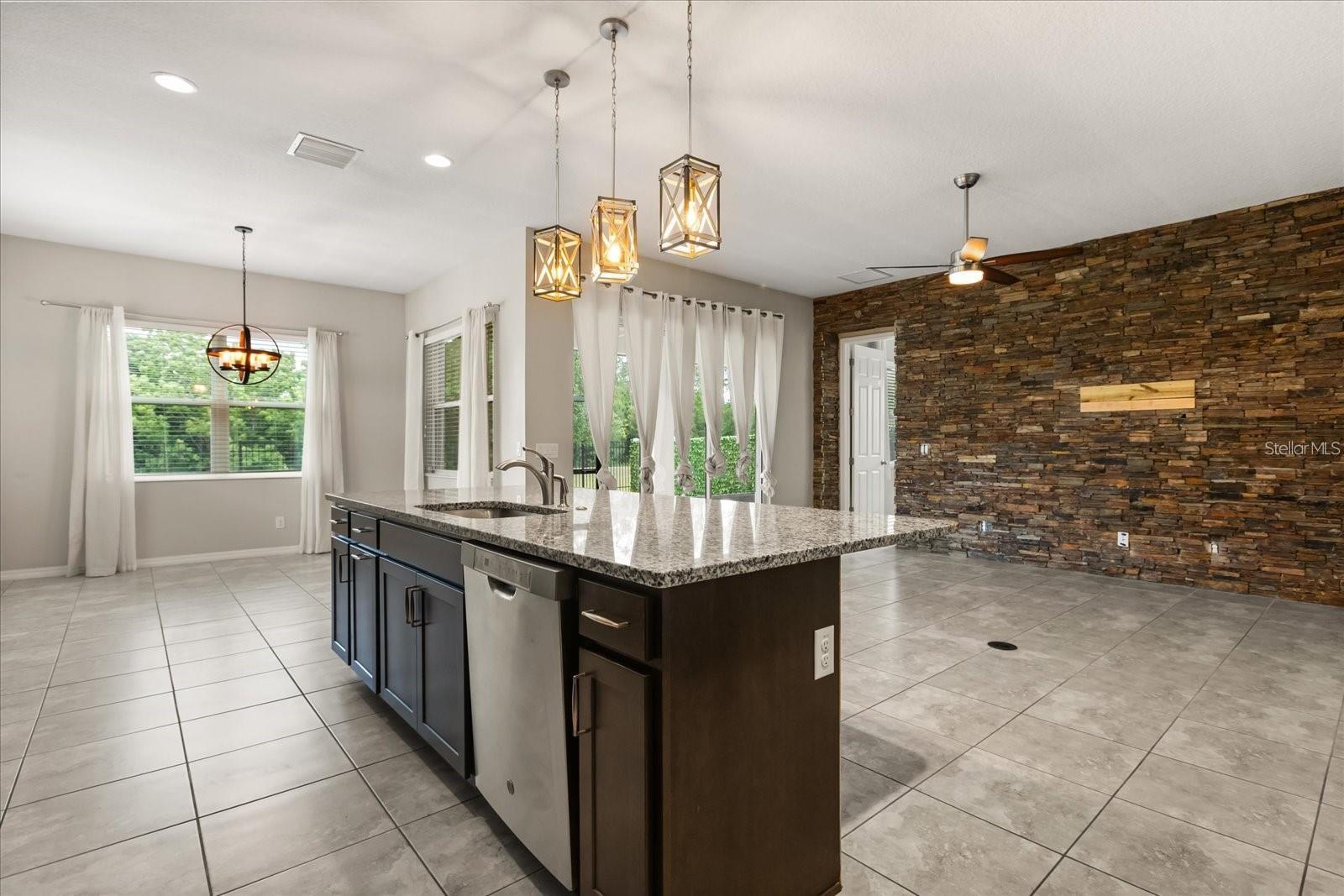 1046 GRAND HILLTOP DR, APOPKA, FL, 32703