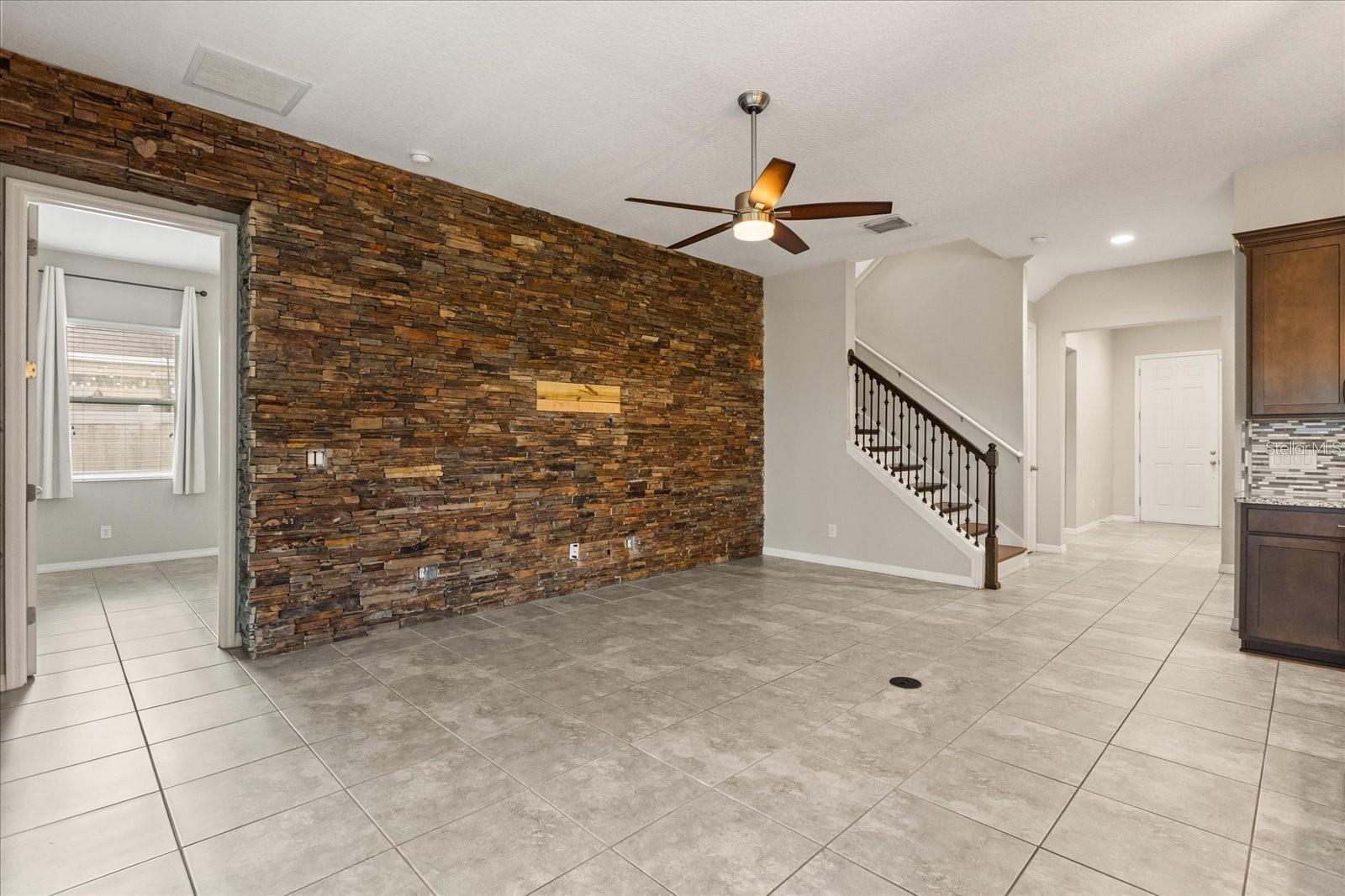 1046 GRAND HILLTOP DR, APOPKA, FL, 32703