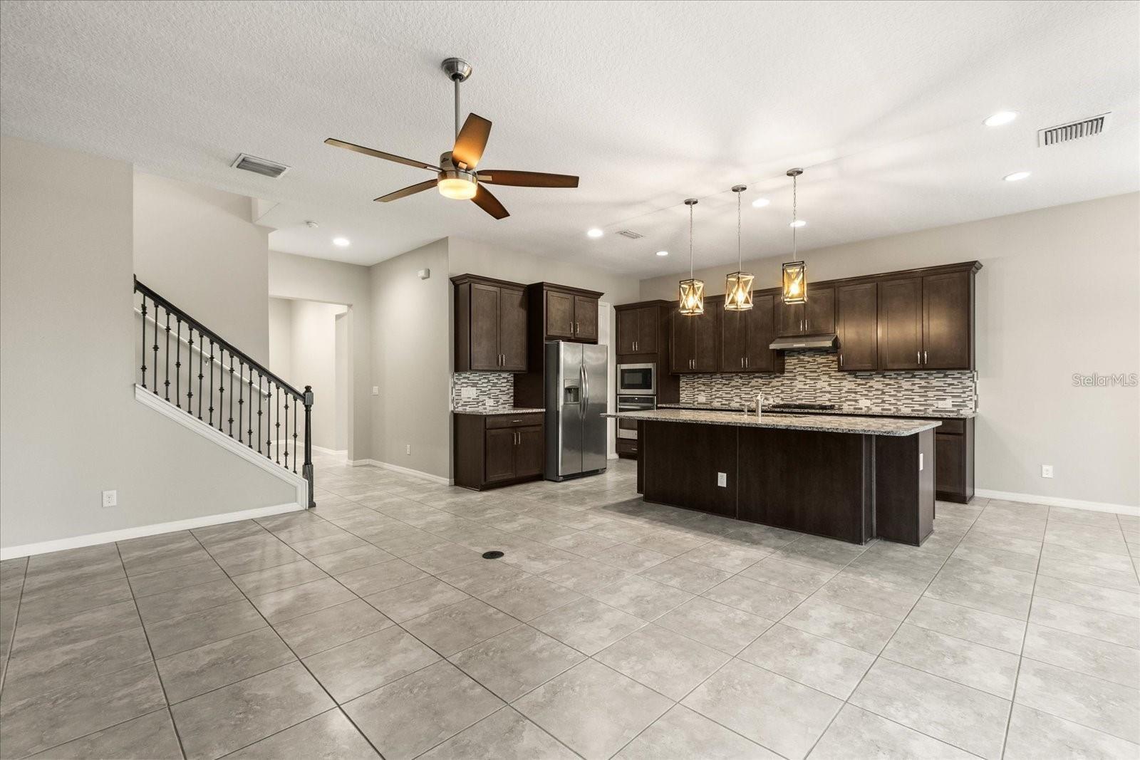 1046 GRAND HILLTOP DR, APOPKA, FL, 32703