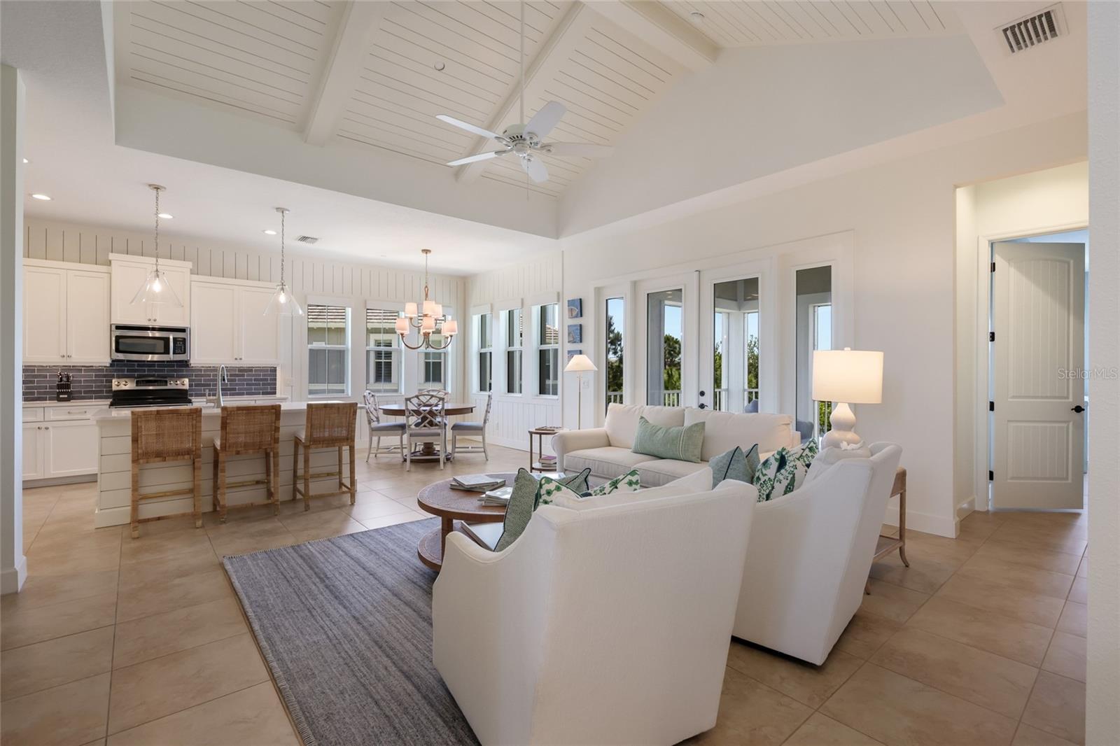 258 SAPPHIRE LAKE DR #202, BRADENTON, FL, 34209