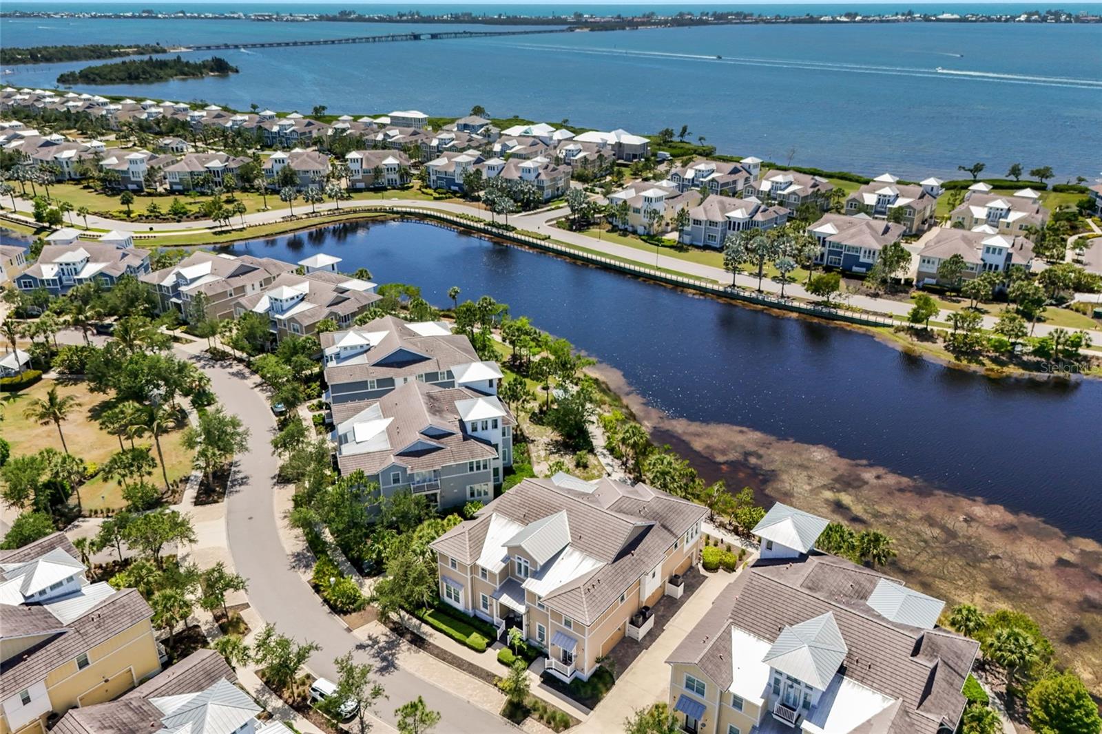 258 SAPPHIRE LAKE DR #202, BRADENTON, FL, 34209