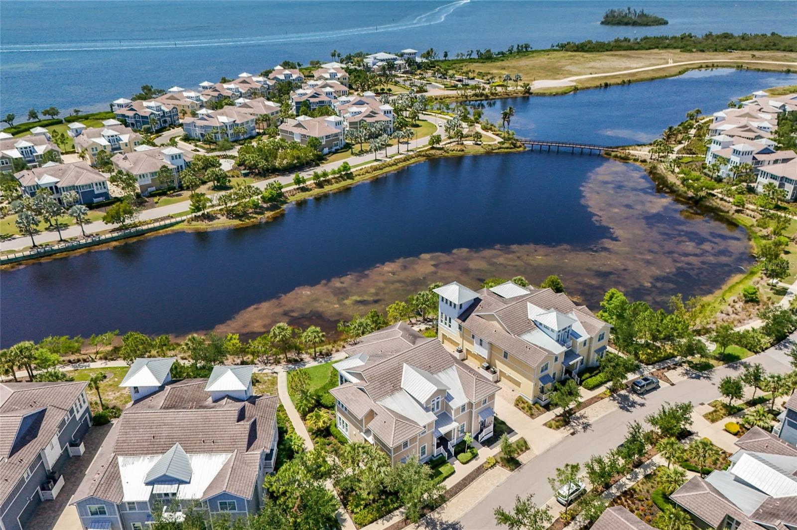 258 SAPPHIRE LAKE DR #202, BRADENTON, FL, 34209