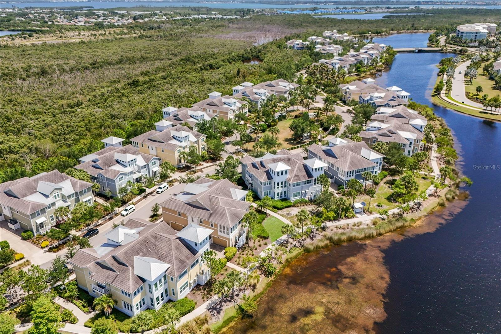 258 SAPPHIRE LAKE DR #202, BRADENTON, FL, 34209