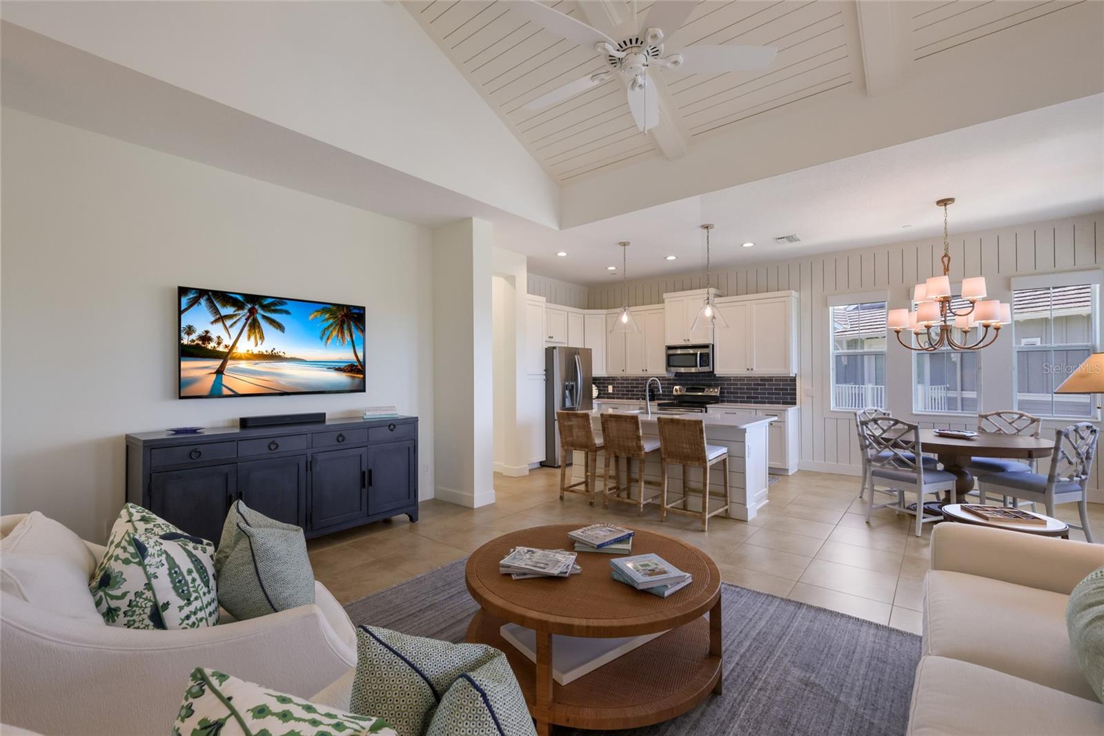 258 SAPPHIRE LAKE DR #202, BRADENTON, FL, 34209