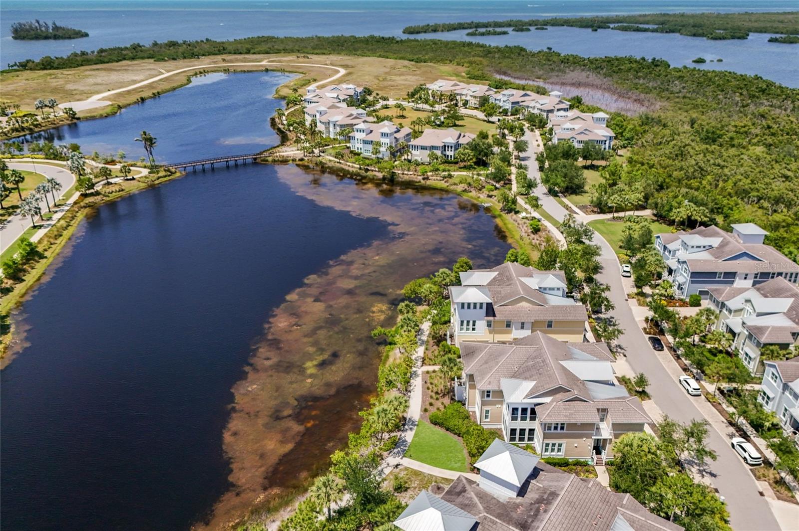 258 SAPPHIRE LAKE DR #202, BRADENTON, FL, 34209