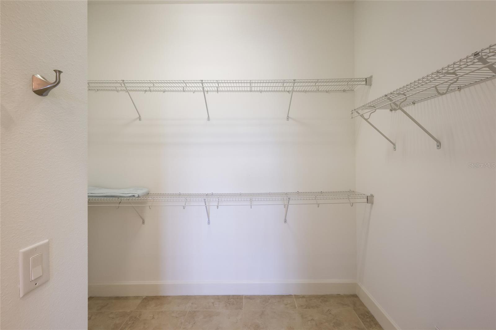 258 SAPPHIRE LAKE DR #202, BRADENTON, FL, 34209