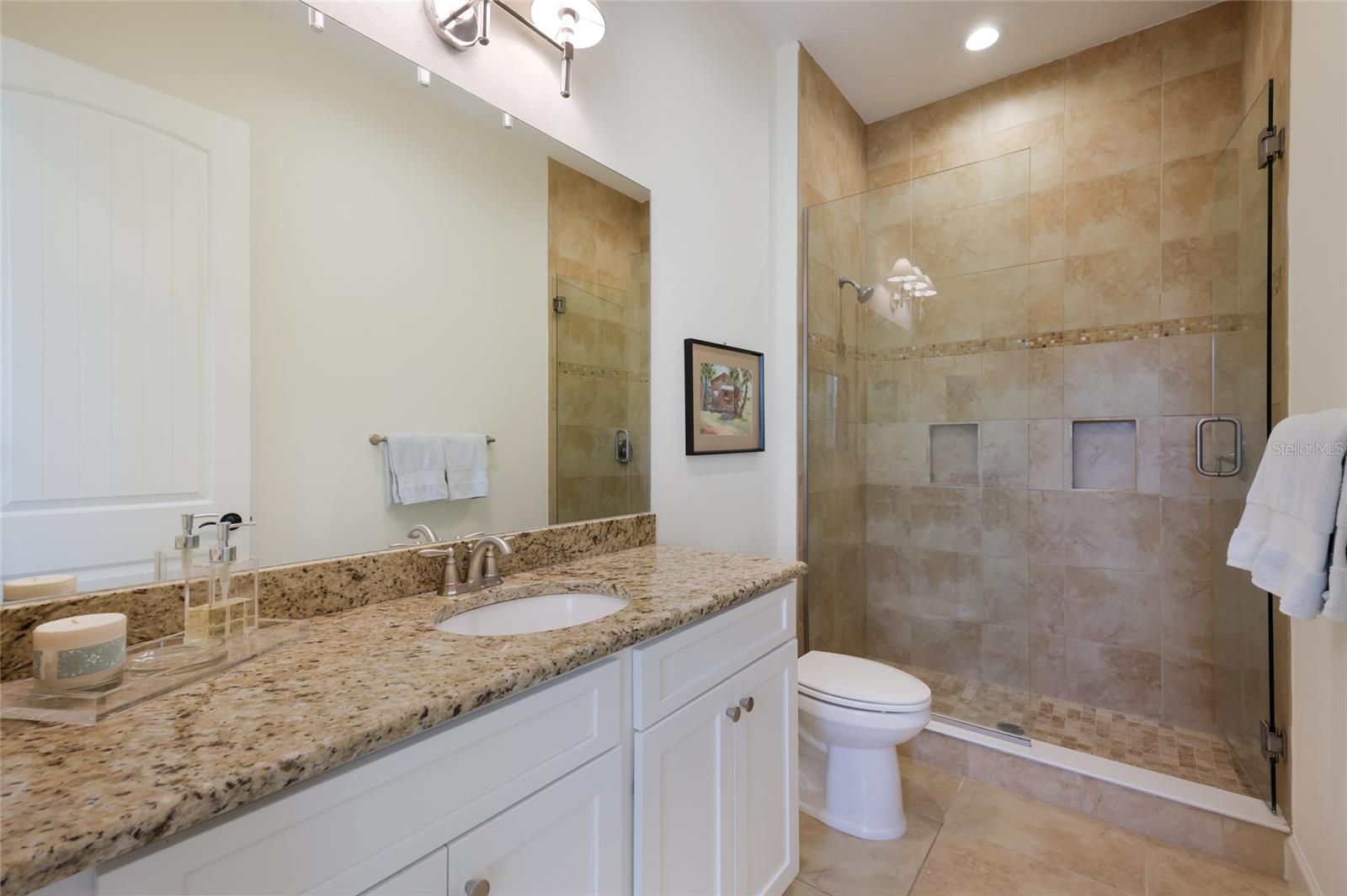 258 SAPPHIRE LAKE DR #202, BRADENTON, FL, 34209
