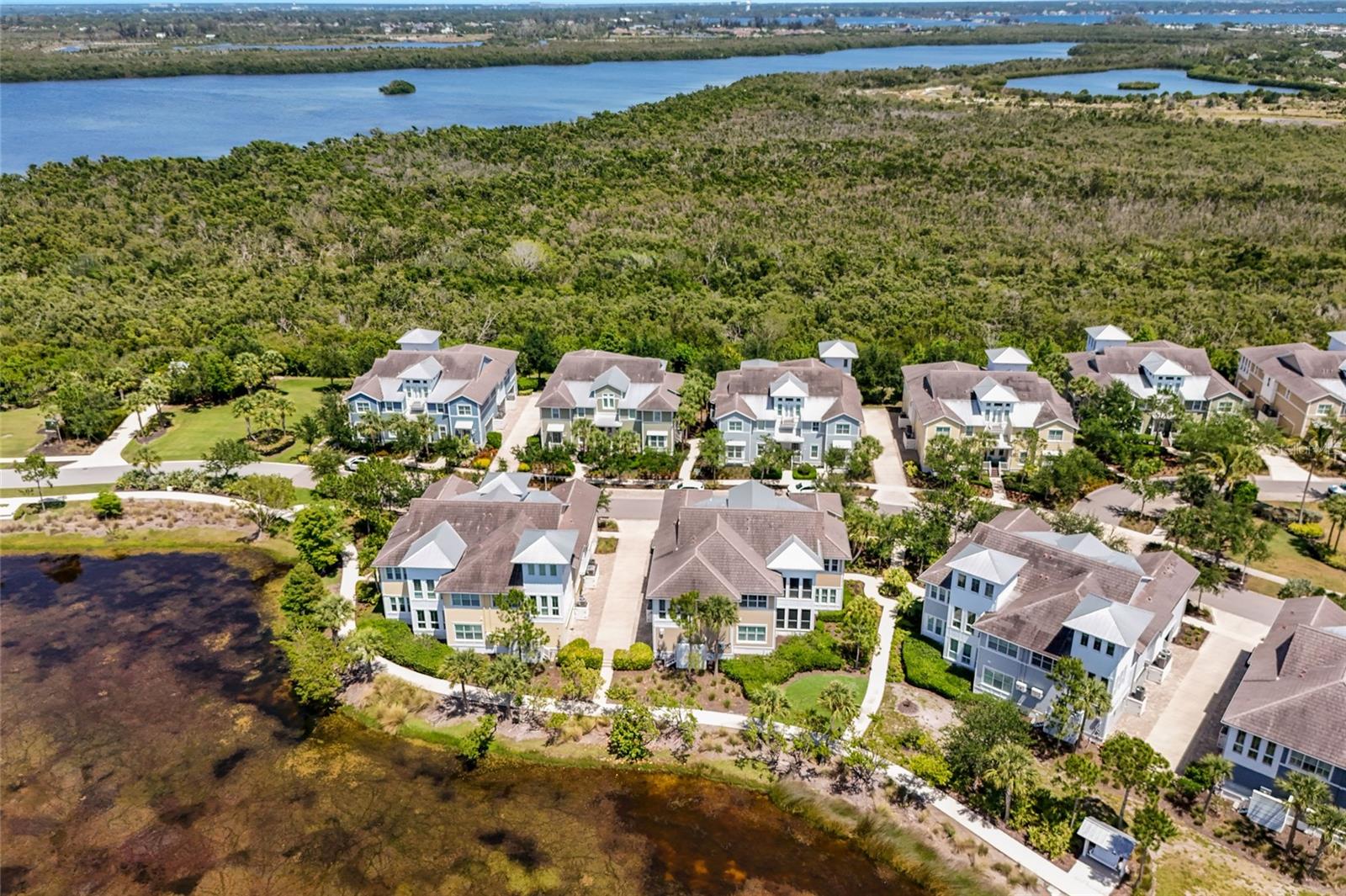 258 SAPPHIRE LAKE DR #202, BRADENTON, FL, 34209