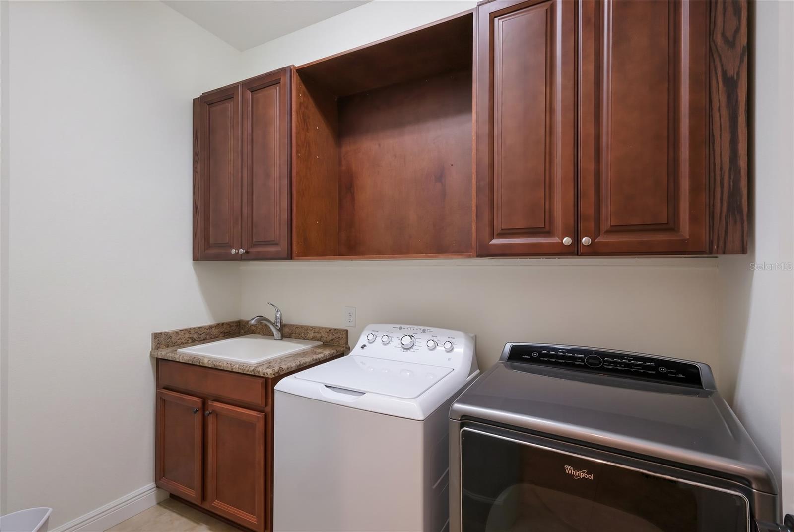 258 SAPPHIRE LAKE DR #202, BRADENTON, FL, 34209