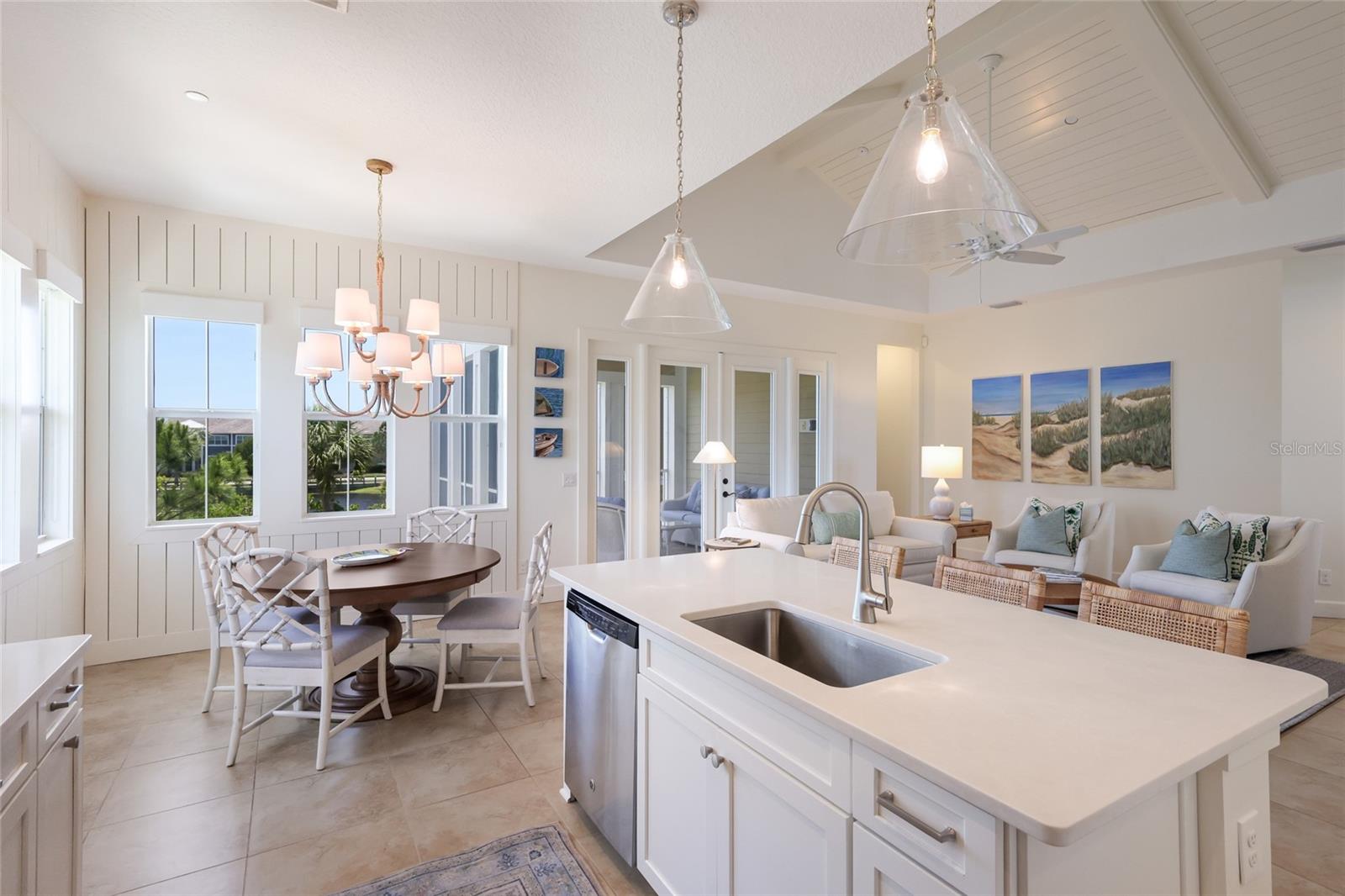 258 SAPPHIRE LAKE DR #202, BRADENTON, FL, 34209