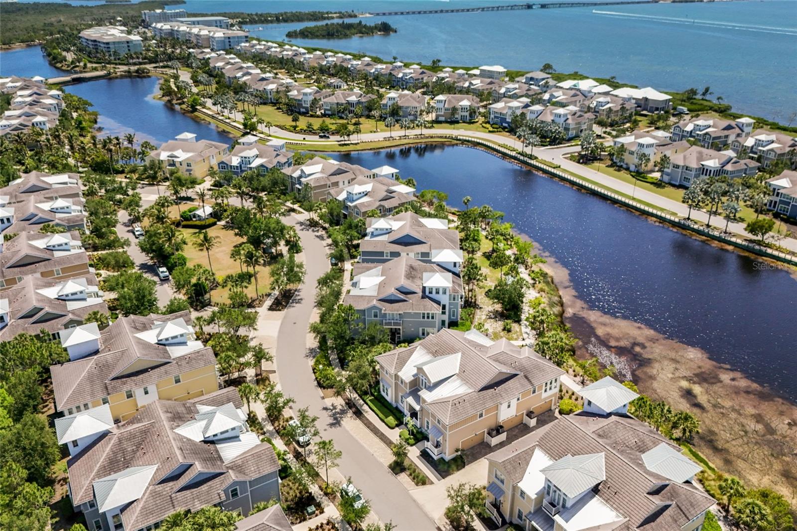 258 SAPPHIRE LAKE DR #202, BRADENTON, FL, 34209