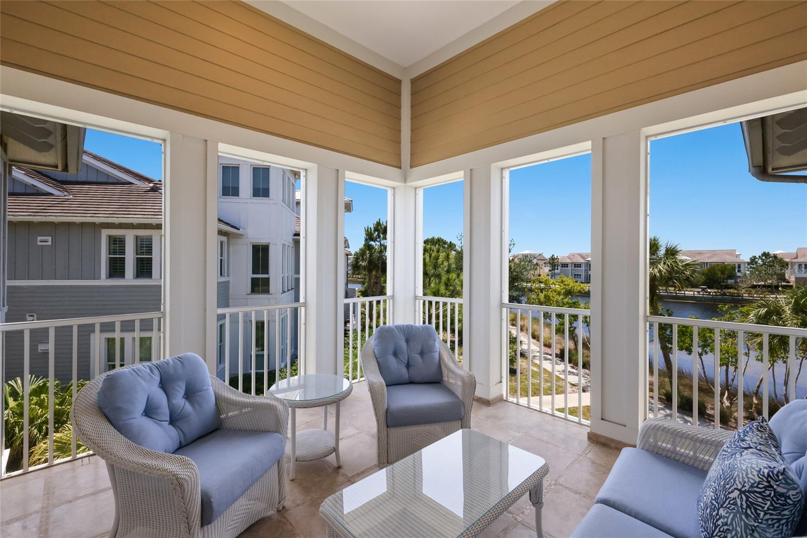 258 SAPPHIRE LAKE DR #202, BRADENTON, FL, 34209