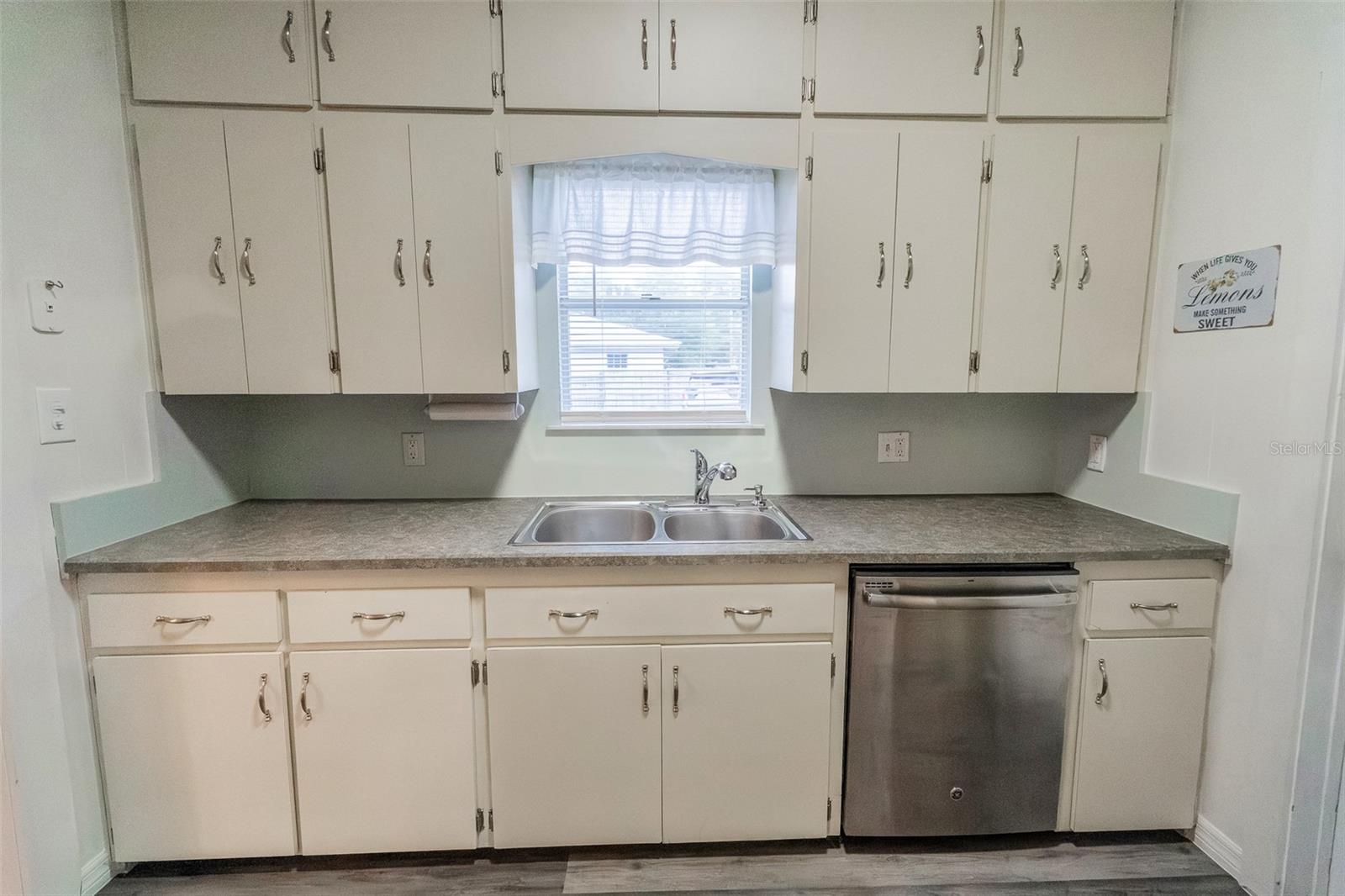 321 W PENNSYLVANIA AVE, DELAND, FL, 32720