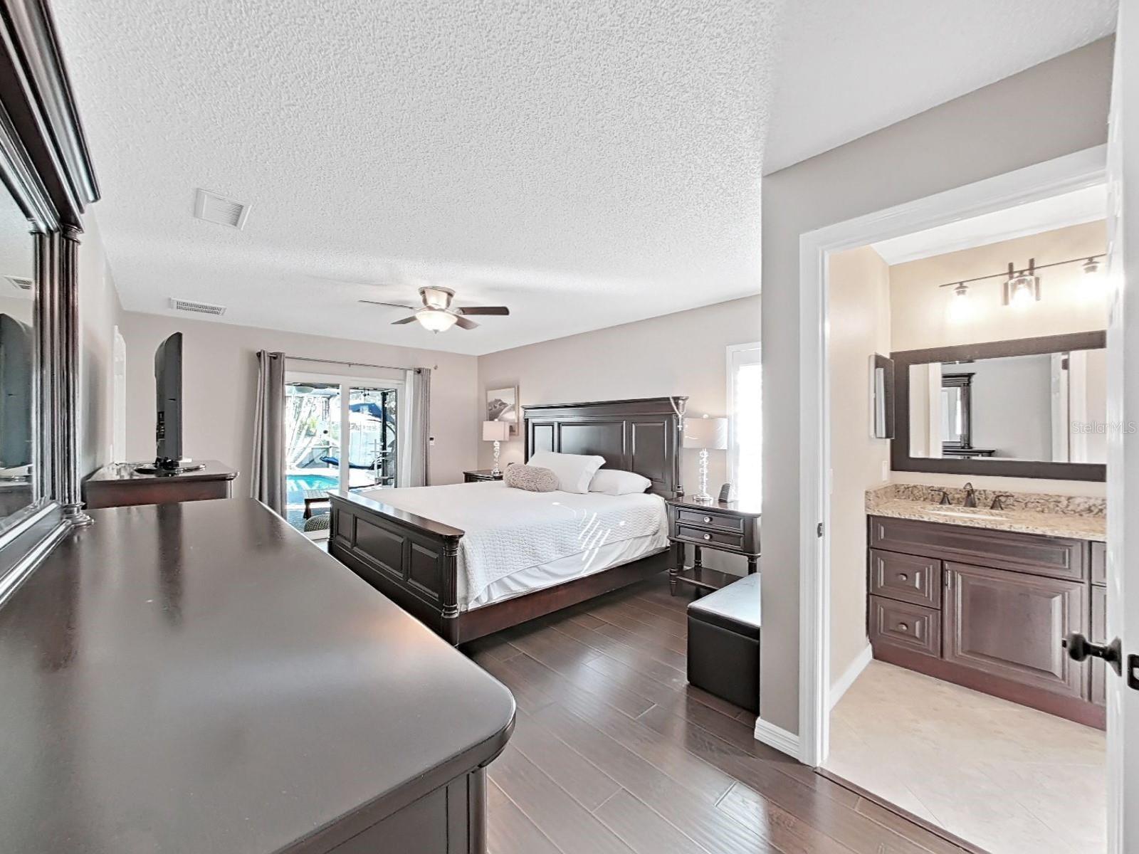 308 HAMMOCK DR, PALM HARBOR, FL, 34683