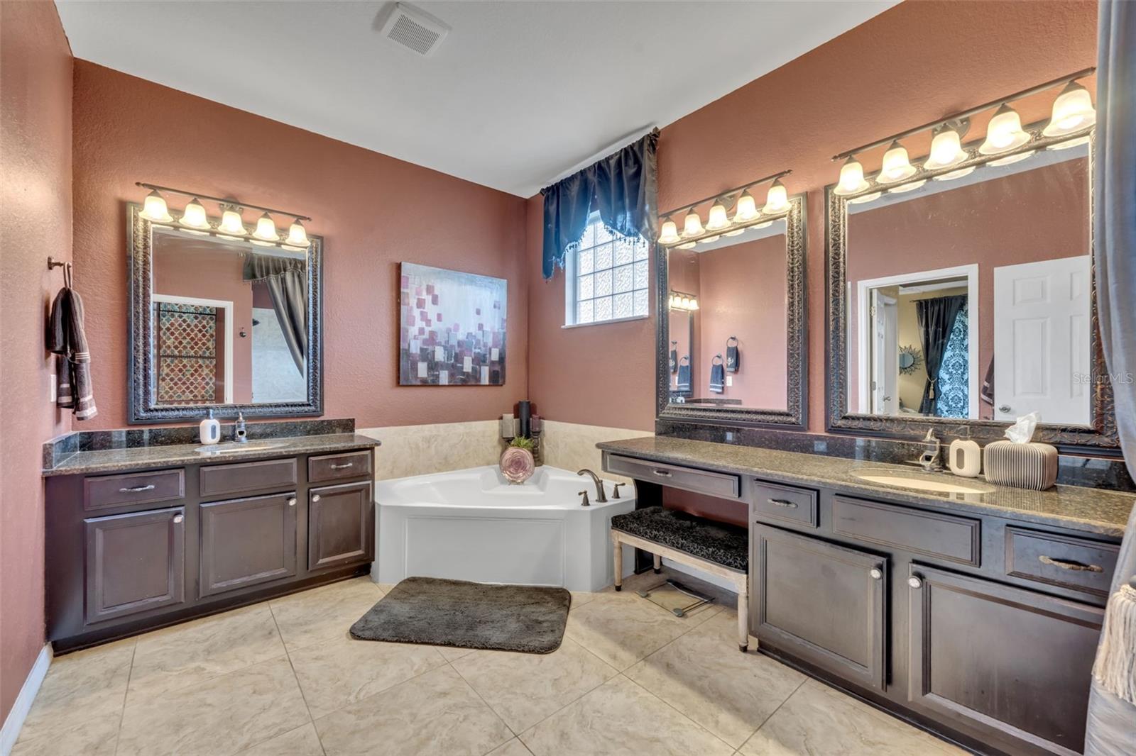 4946 NE 124TH RD, OXFORD, FL, 34484