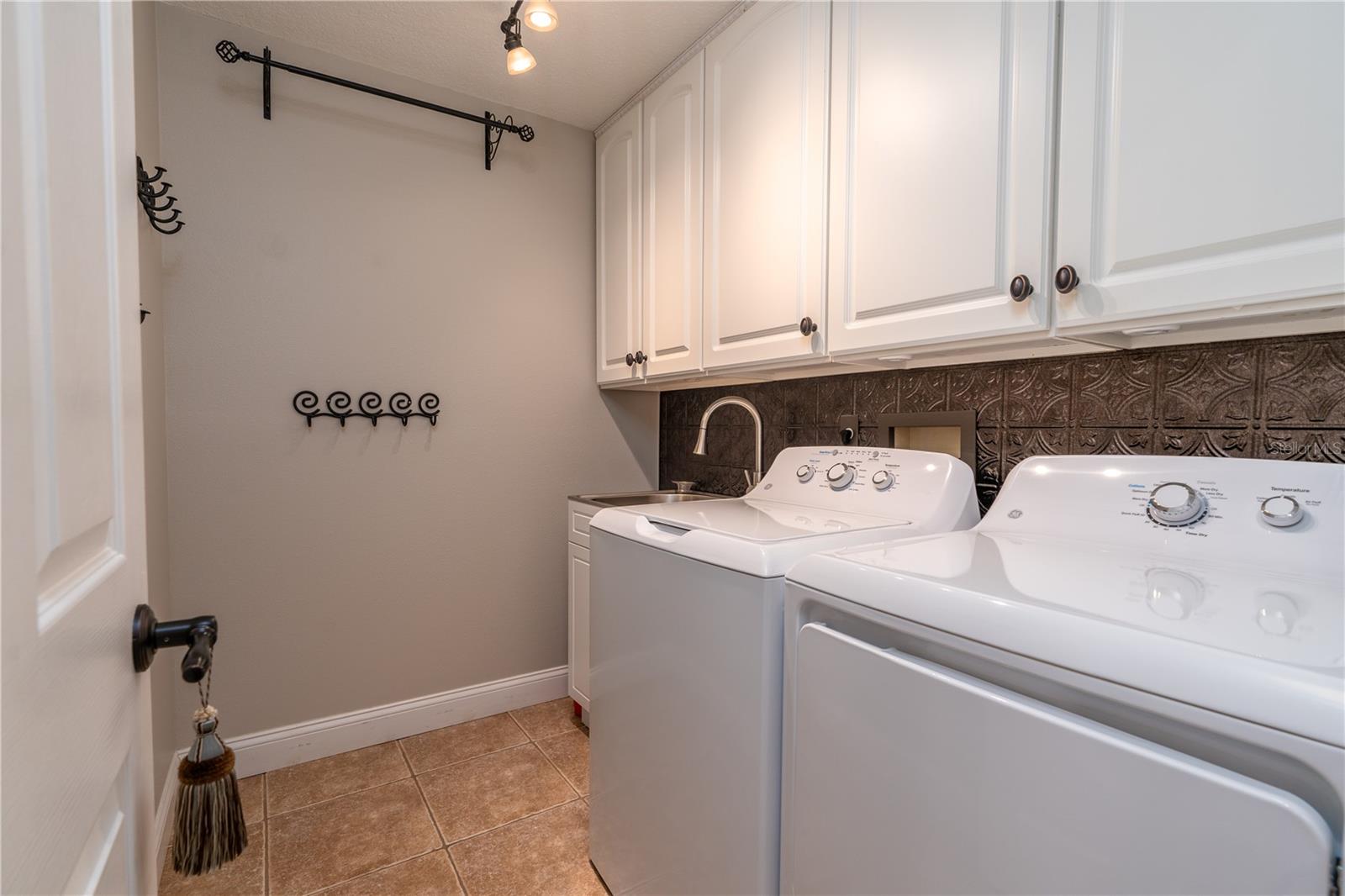 3829 SPRUCE PINE DR, VALRICO, FL, 33596