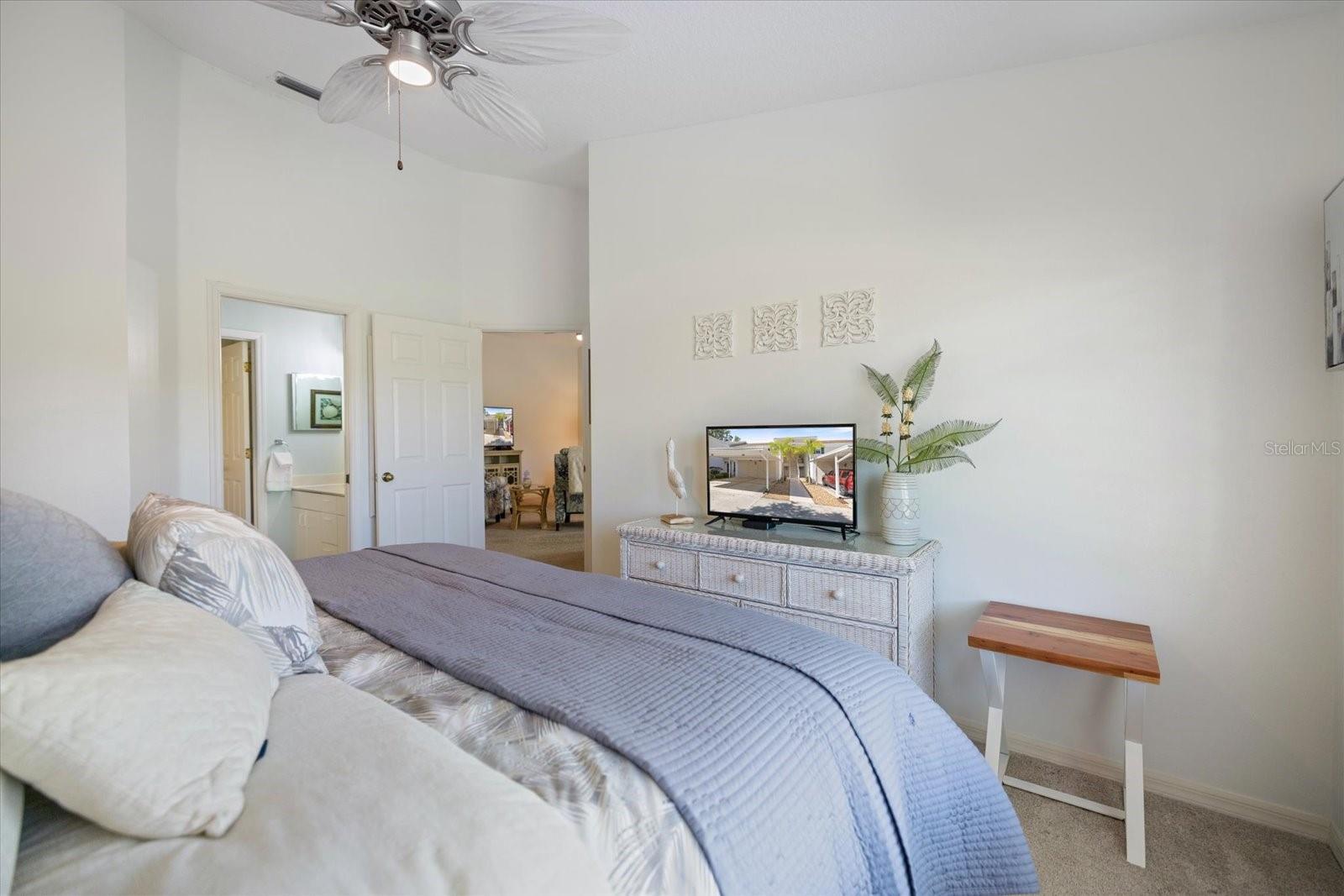 801 MONTROSE DR #202, VENICE, FL, 34293