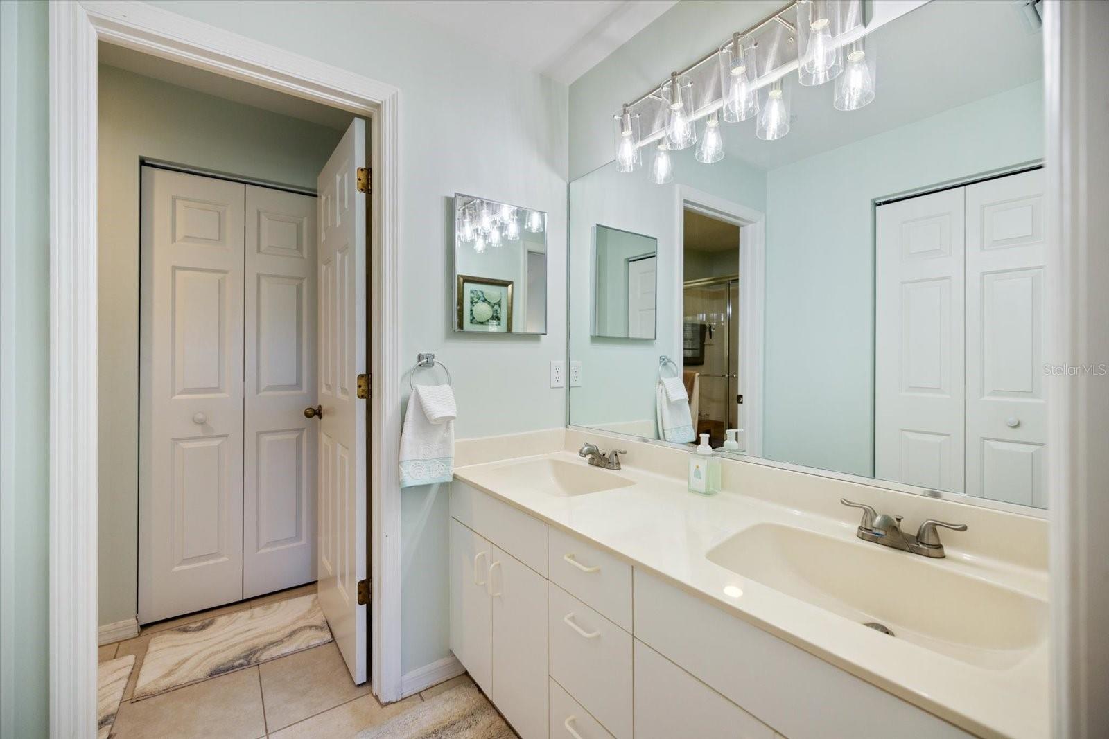 801 MONTROSE DR #202, VENICE, FL, 34293