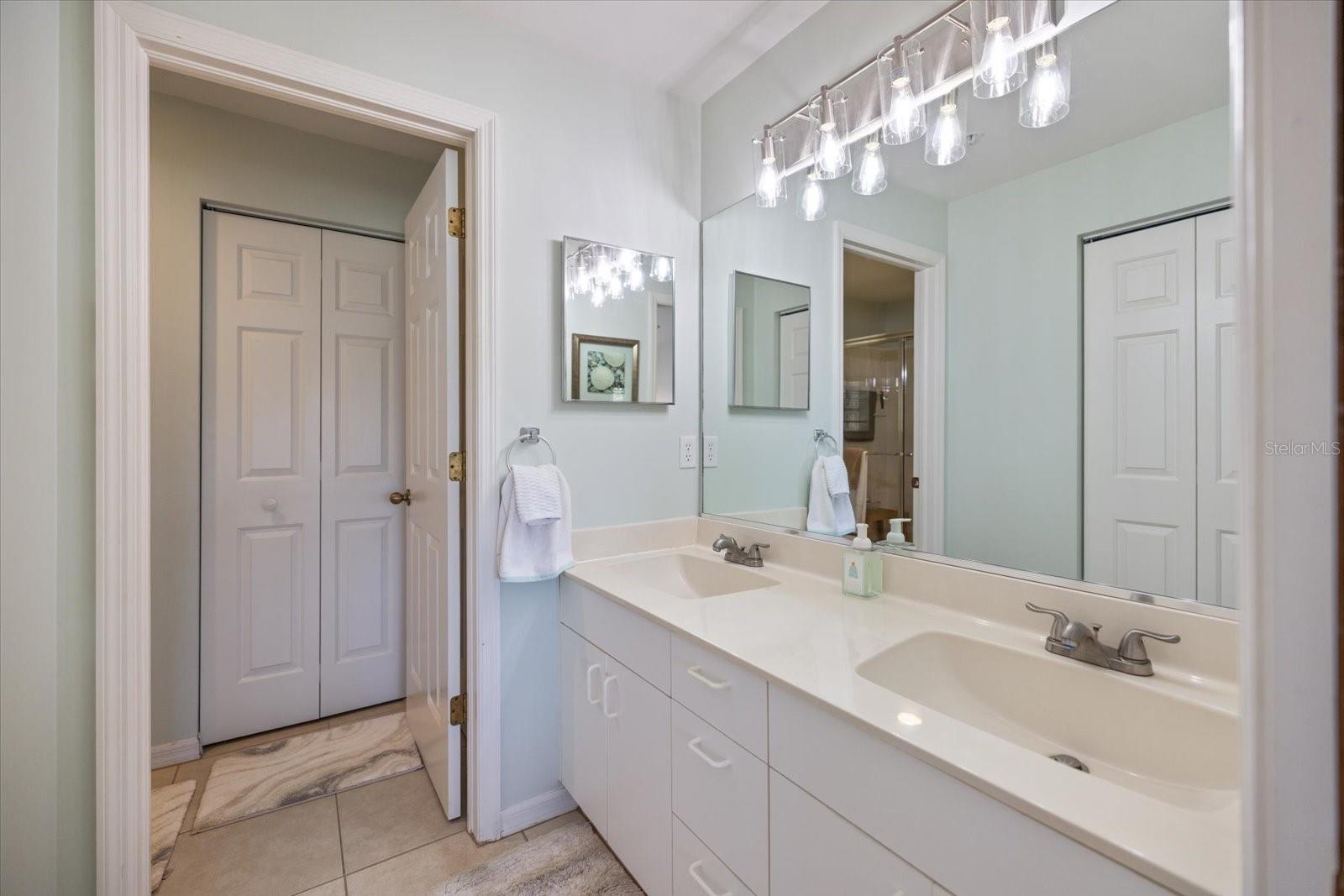 801 MONTROSE DR #202, VENICE, FL, 34293
