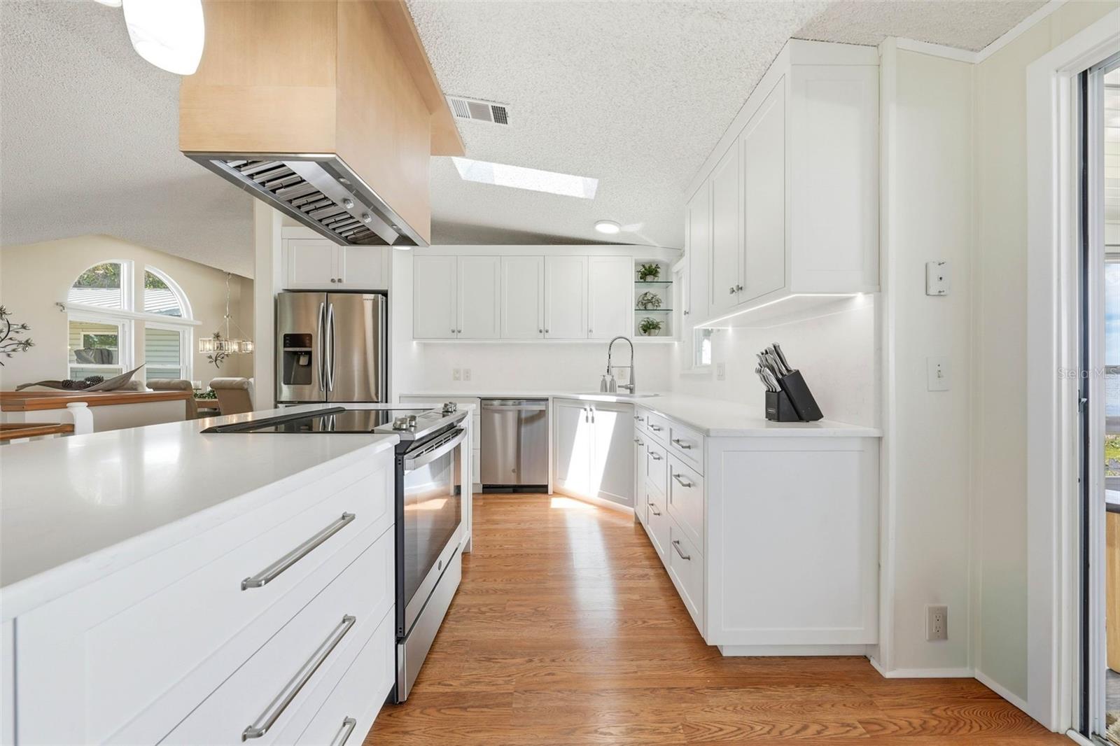 119 LAKE SHORE CIR, LEESBURG, FL, 34788