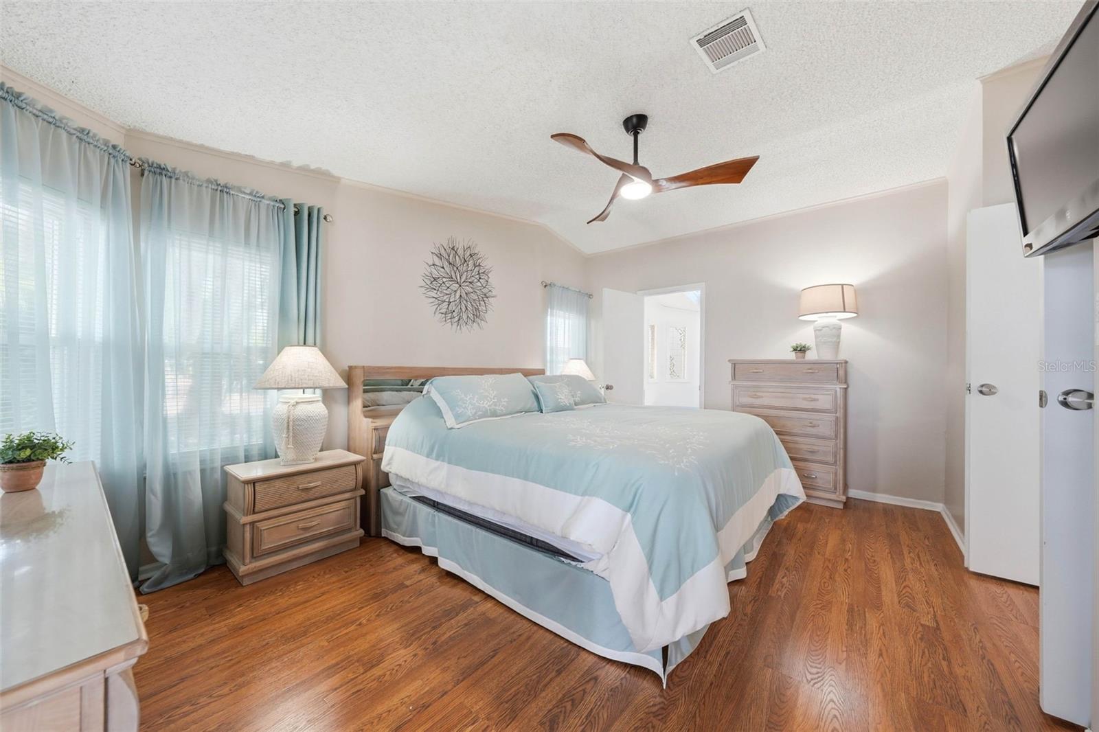 119 LAKE SHORE CIR, LEESBURG, FL, 34788