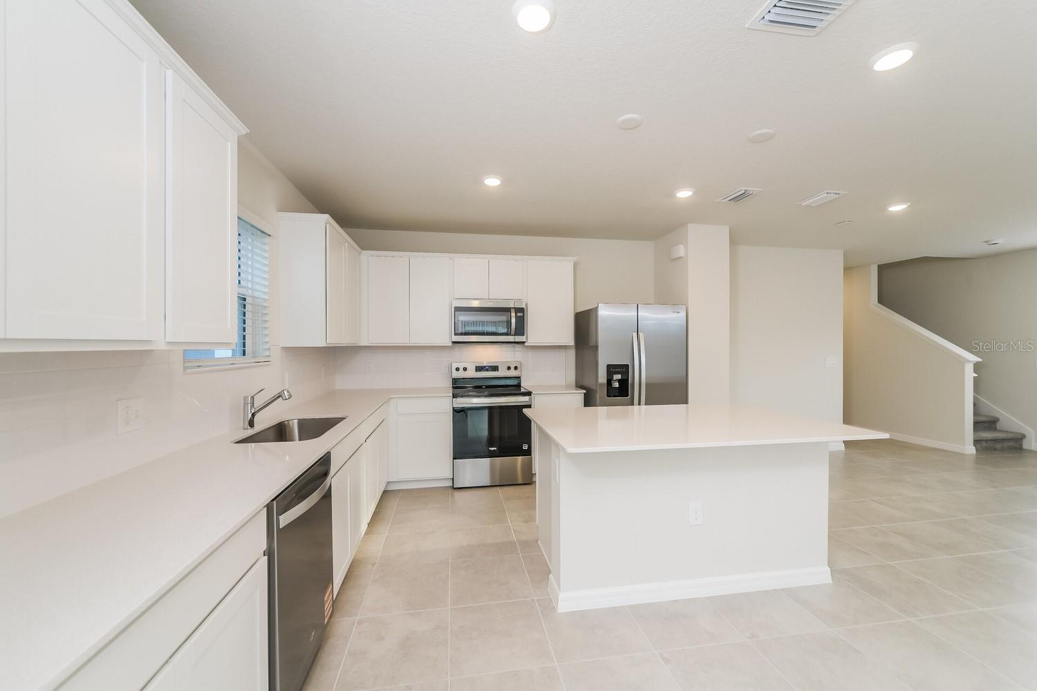 3273 ELLSWORTH AVE, DAVENPORT, FL, 33837