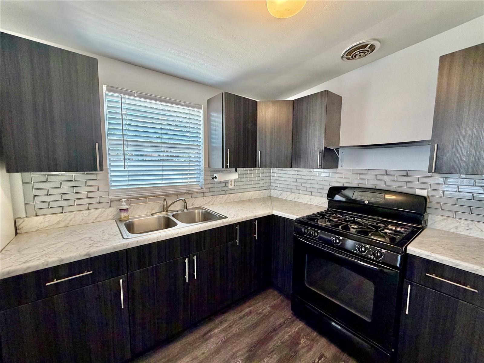 650 NEWTON AVE S, ST PETERSBURG, FL, 33701