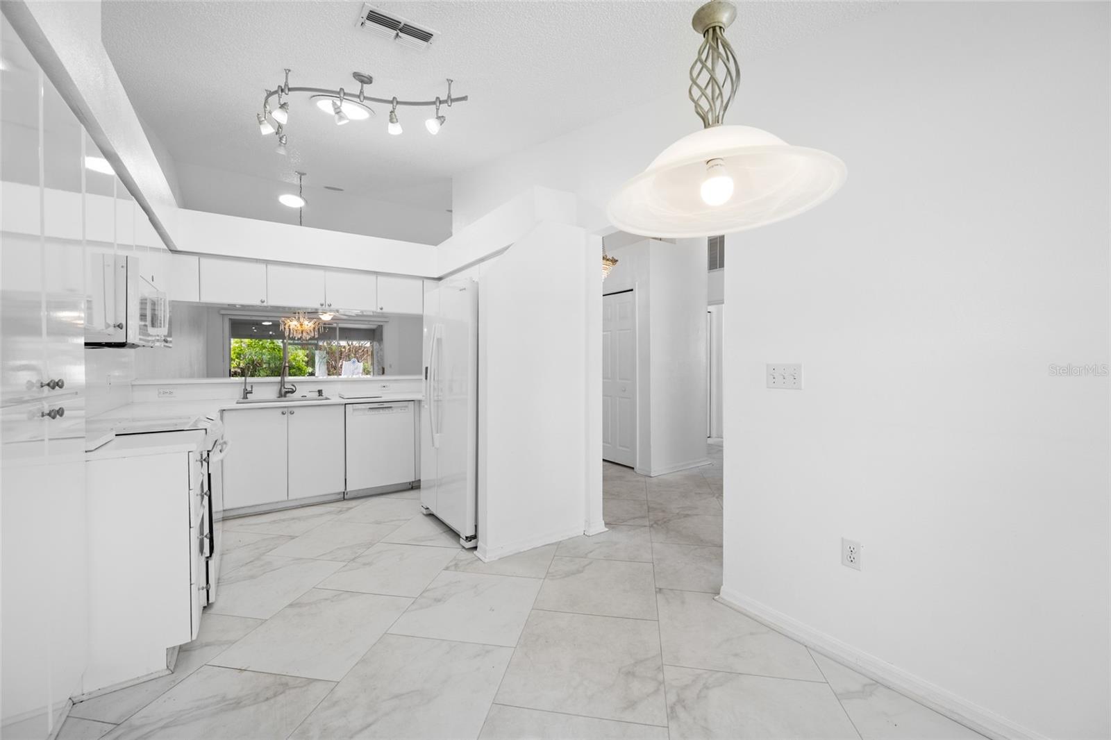 2565 ESTANCIA BLVD, CLEARWATER, FL, 33761
