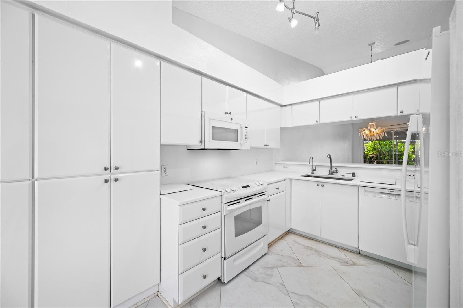 2565 ESTANCIA BLVD, CLEARWATER, FL, 33761
