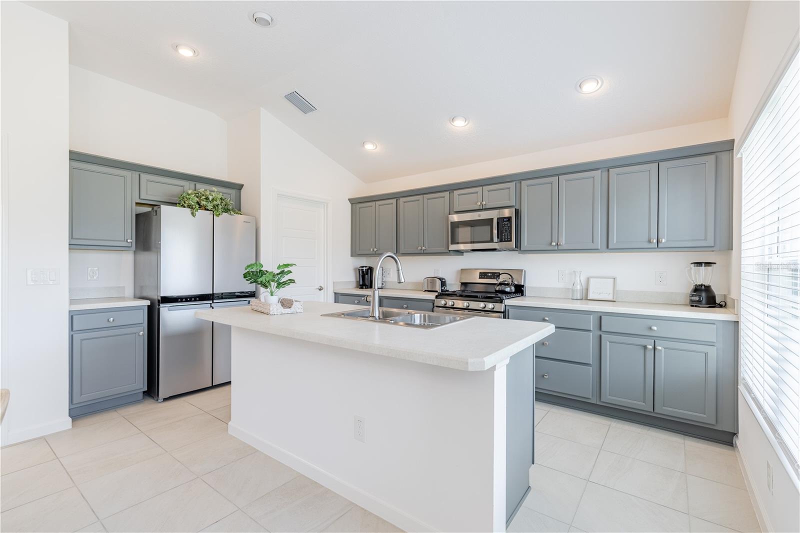 805 HUBBARD LOOP, THE VILLAGES, FL, 32163