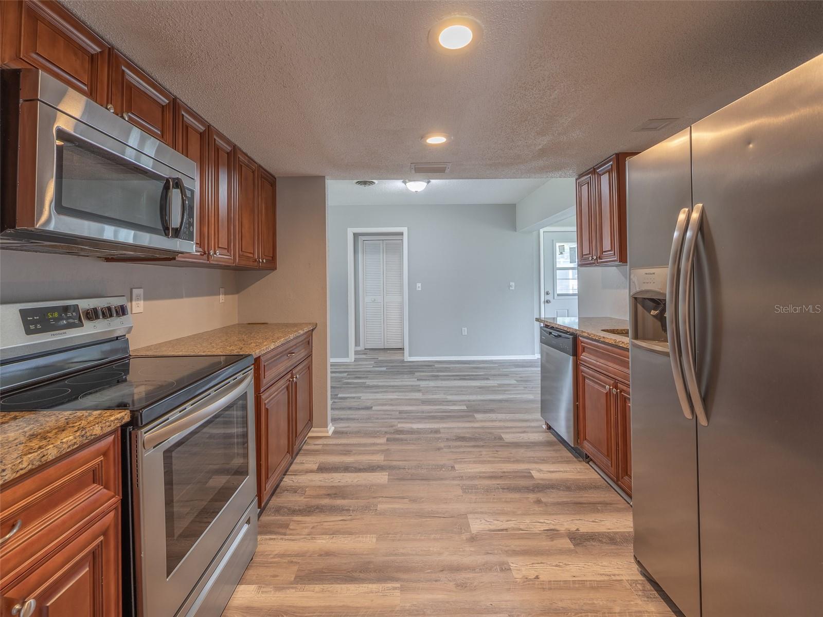 916 GILLESPIE ST, ENGLEWOOD, FL, 34223