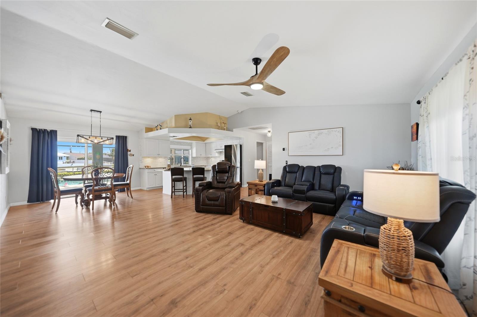 515 GLEASON PKWY, CAPE CORAL, FL, 33914