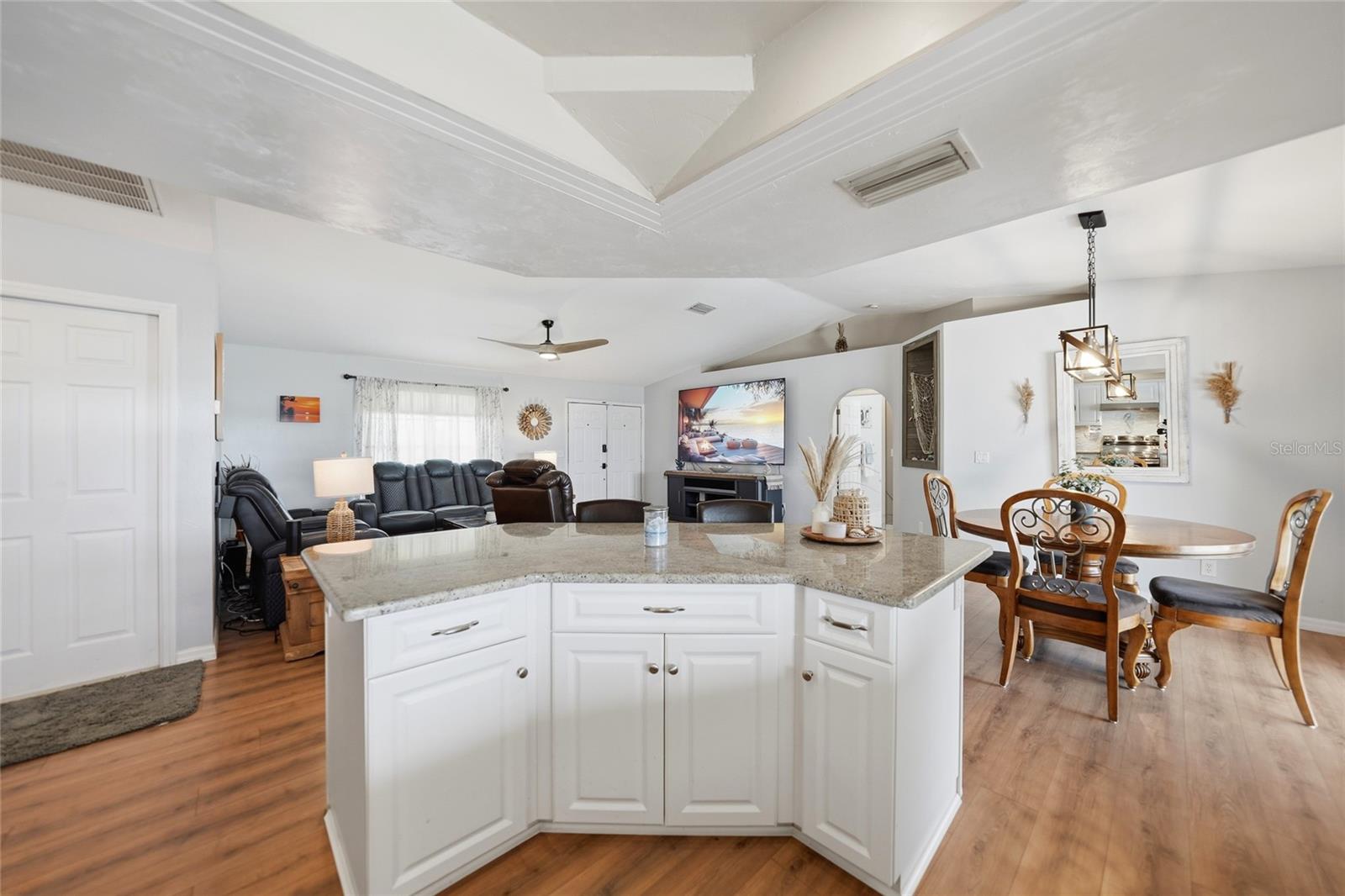 515 GLEASON PKWY, CAPE CORAL, FL, 33914