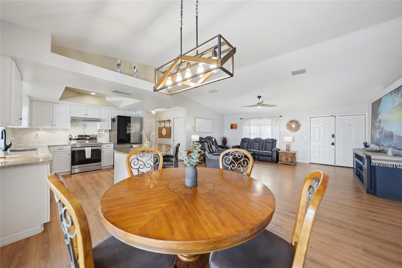 515 GLEASON PKWY, CAPE CORAL, FL, 33914