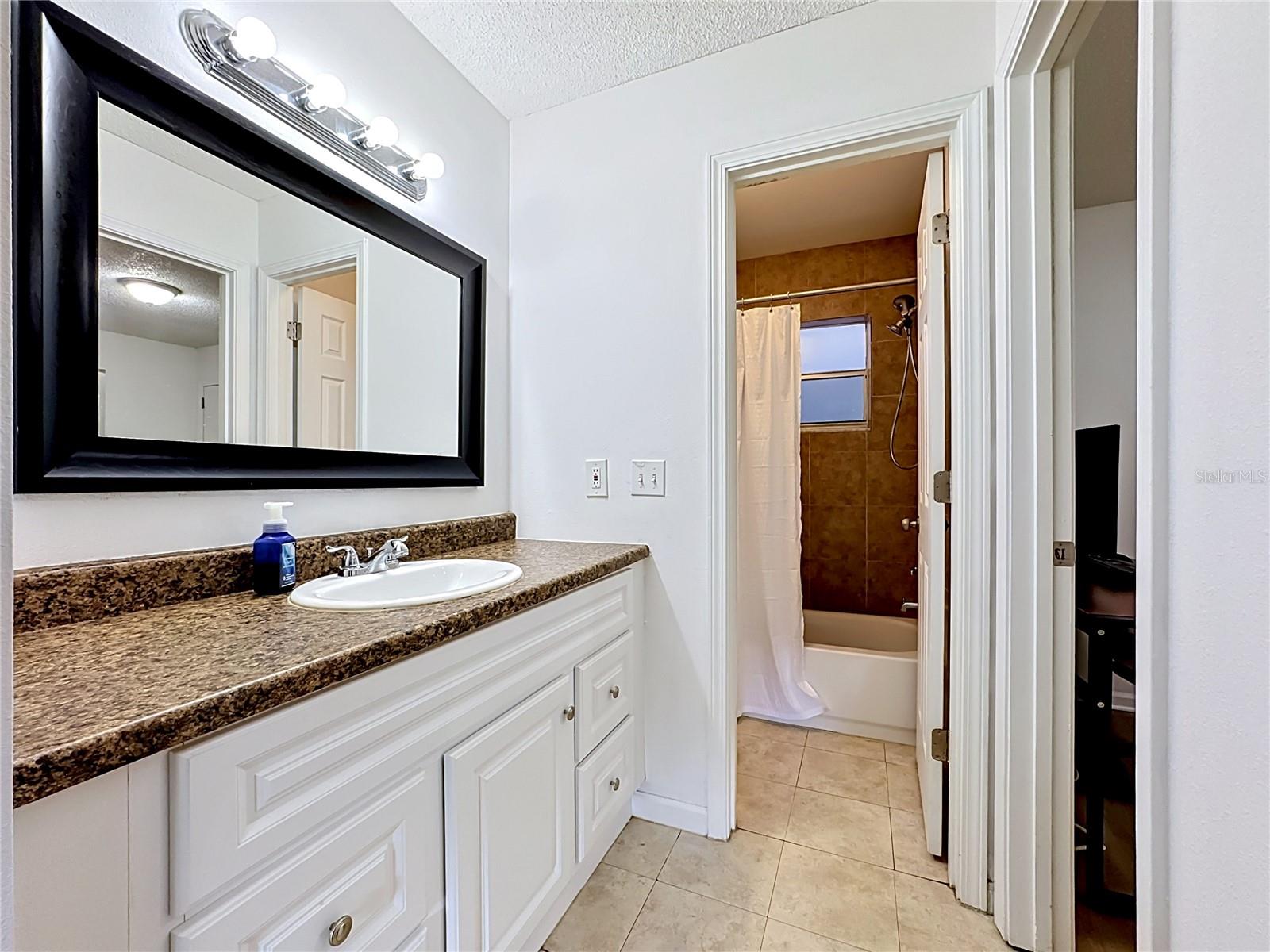 5507 FOUNTAIN LAKE CIR #B206, BRADENTON, FL, 34207