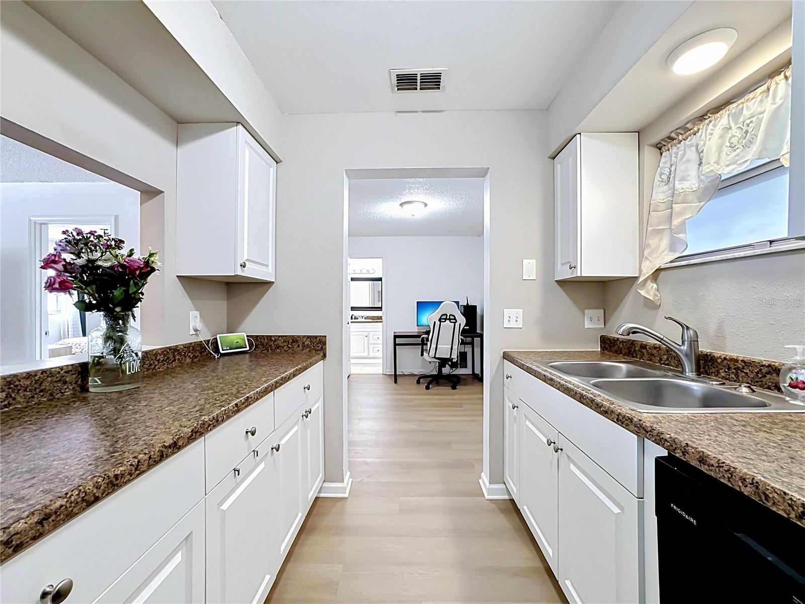 5507 FOUNTAIN LAKE CIR #B206, BRADENTON, FL, 34207