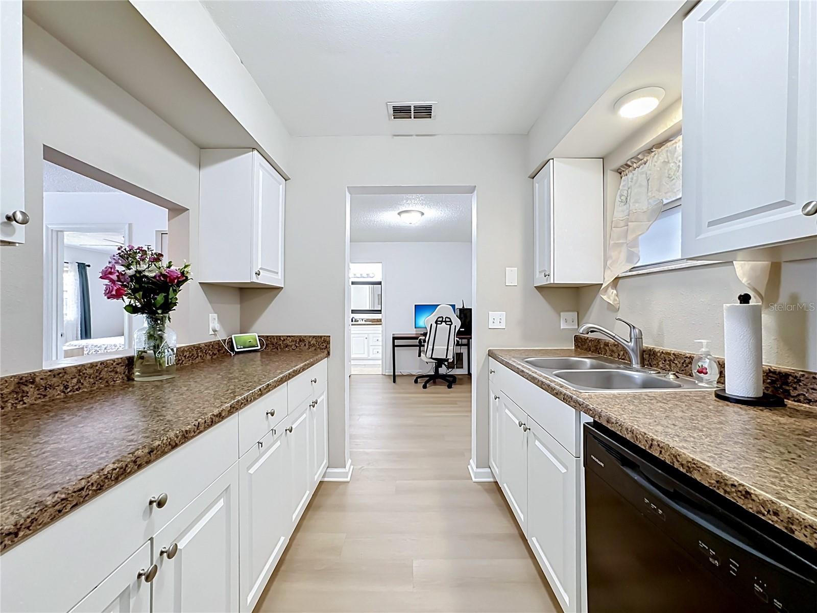 5507 FOUNTAIN LAKE CIR #B206, BRADENTON, FL, 34207