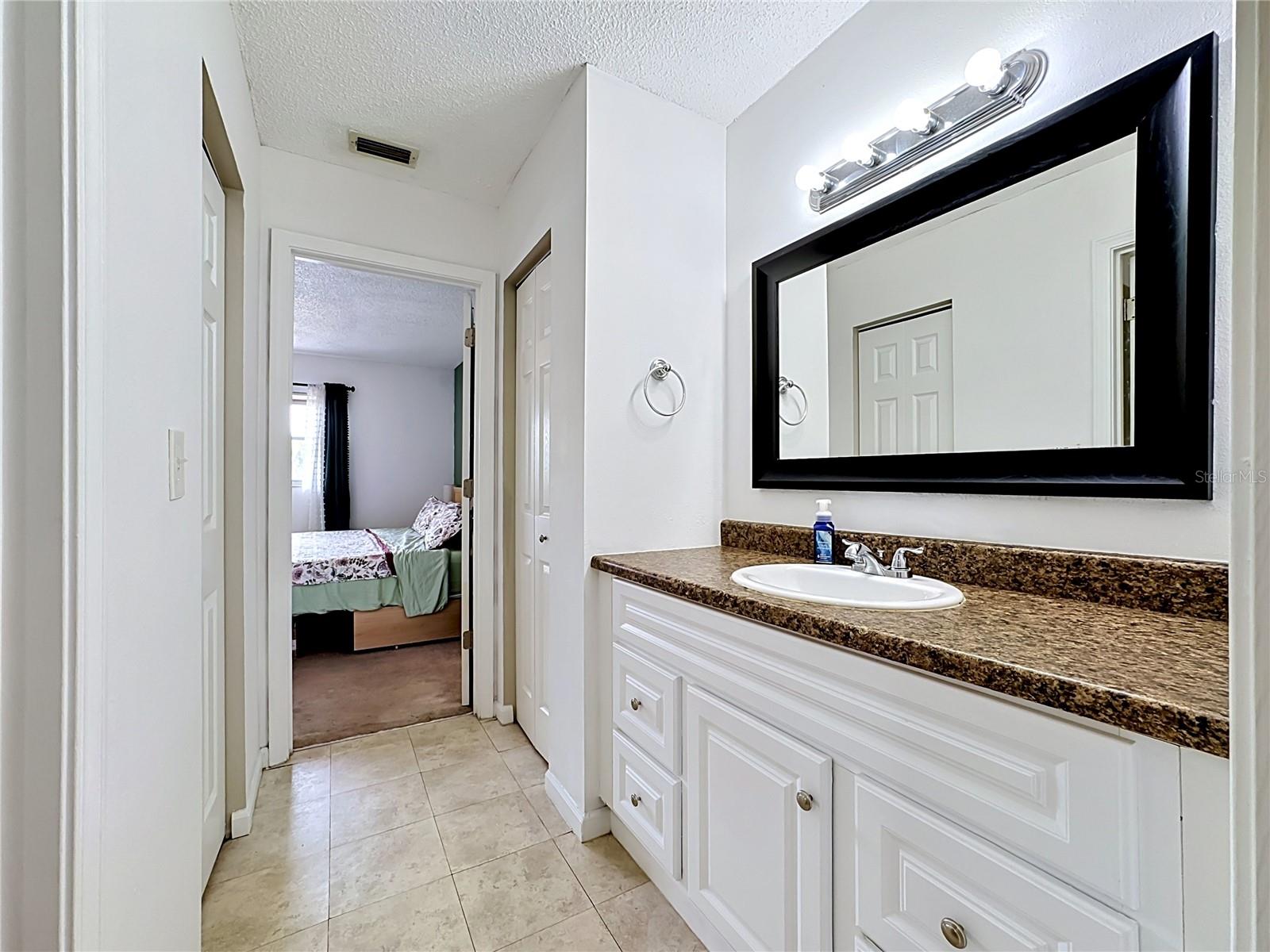 5507 FOUNTAIN LAKE CIR #B206, BRADENTON, FL, 34207