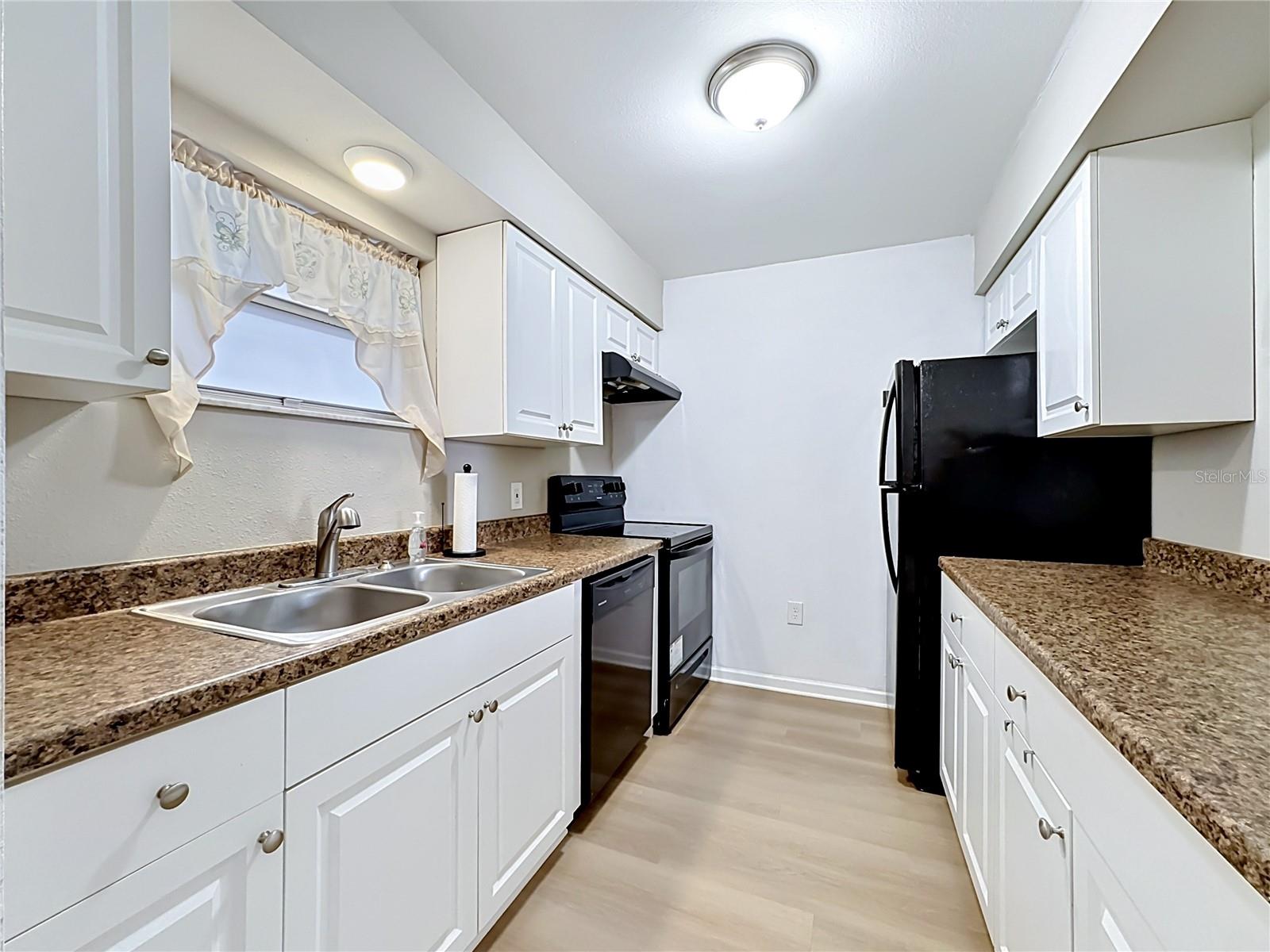 5507 FOUNTAIN LAKE CIR #B206, BRADENTON, FL, 34207