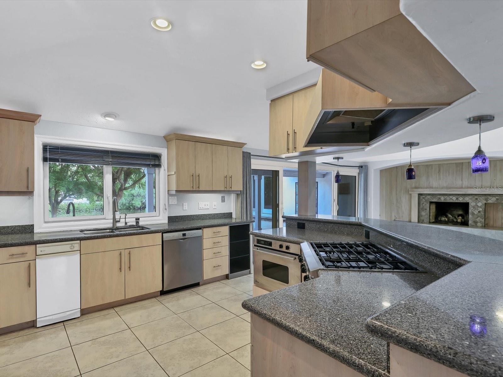 3424 TANGLEWOOD DR, SARASOTA, FL, 34239
