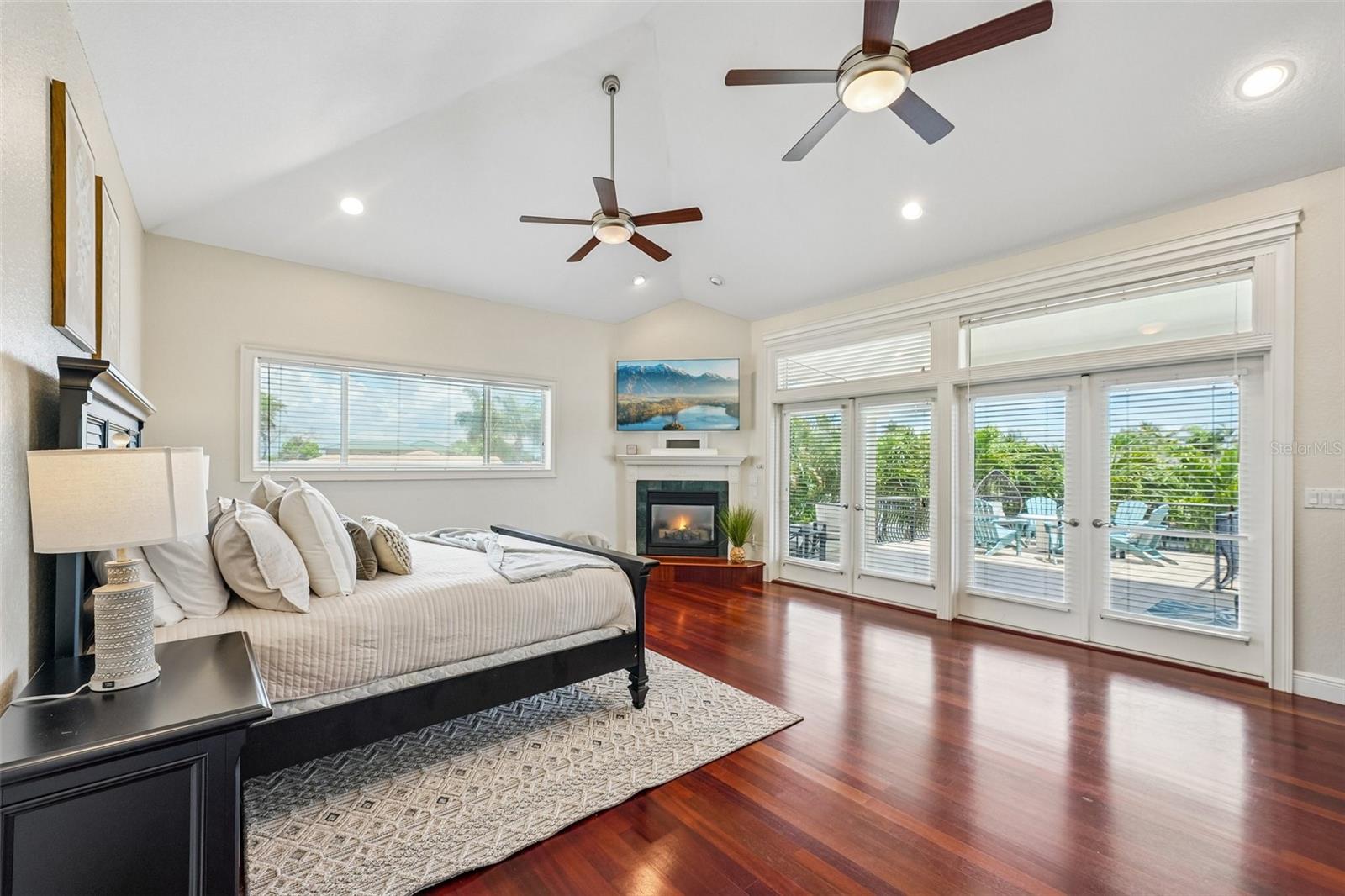 2032 MASSACHUSETTS AVE NE, ST PETERSBURG, FL, 33703
