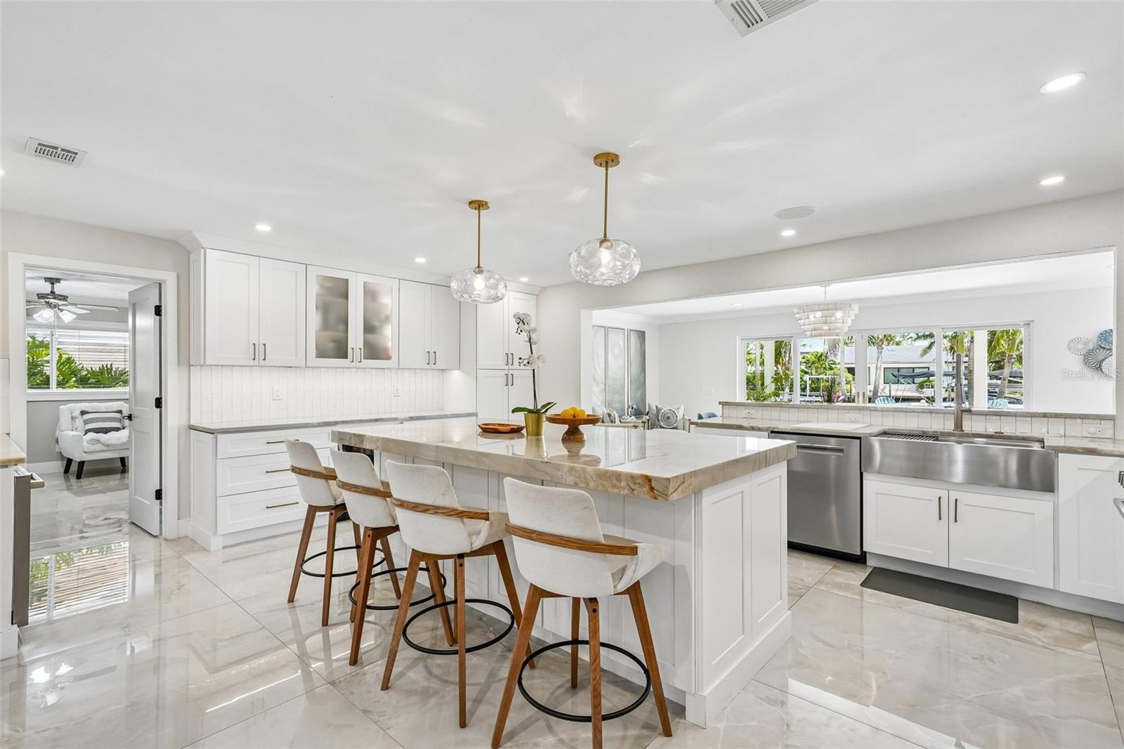 2032 MASSACHUSETTS AVE NE, ST PETERSBURG, FL, 33703