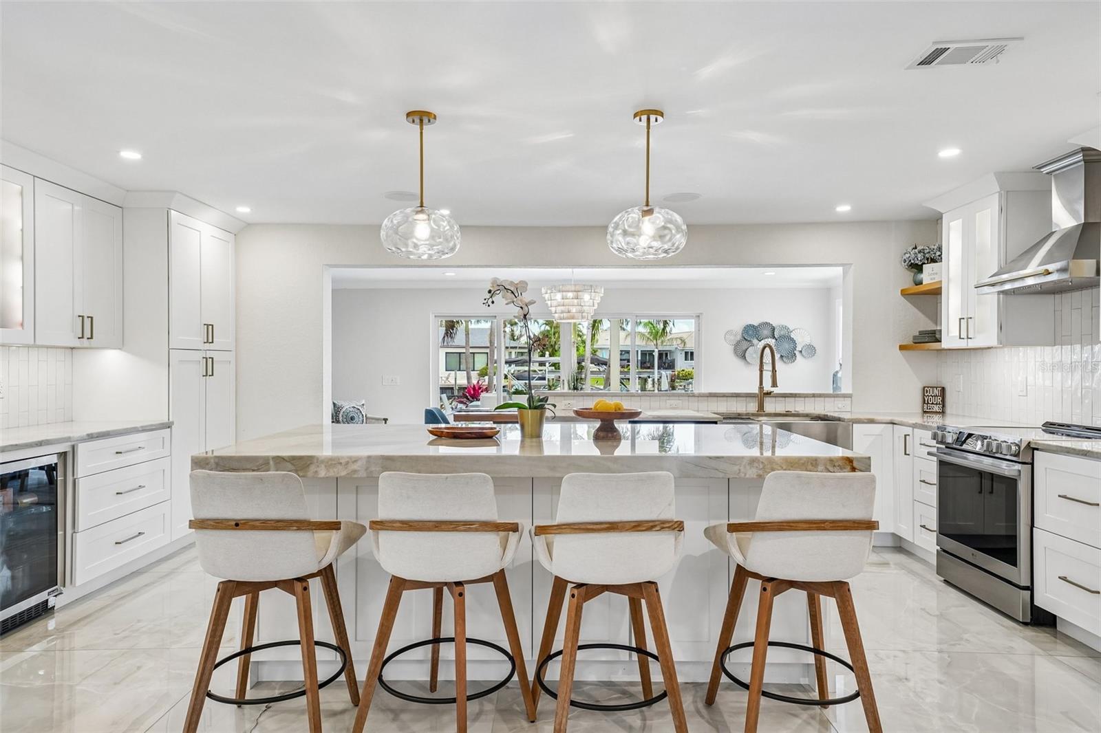 2032 MASSACHUSETTS AVE NE, ST PETERSBURG, FL, 33703