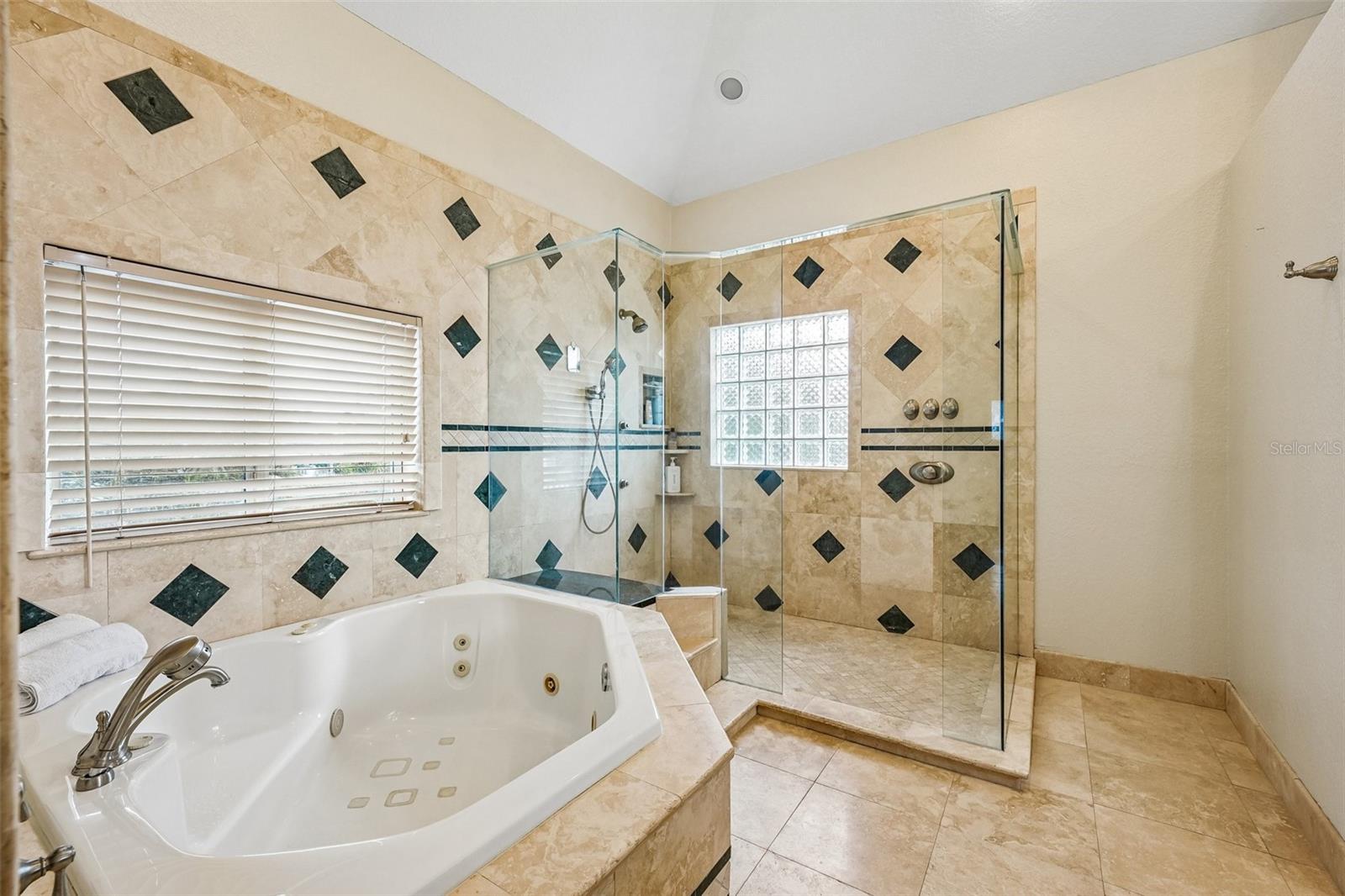 2032 MASSACHUSETTS AVE NE, ST PETERSBURG, FL, 33703