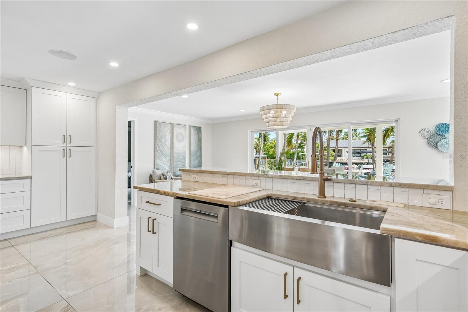 2032 MASSACHUSETTS AVE NE, ST PETERSBURG, FL, 33703