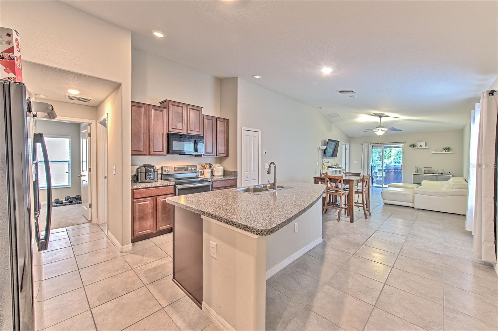17334 WHITE MANGROVE DR, WIMAUMA, FL, 33598