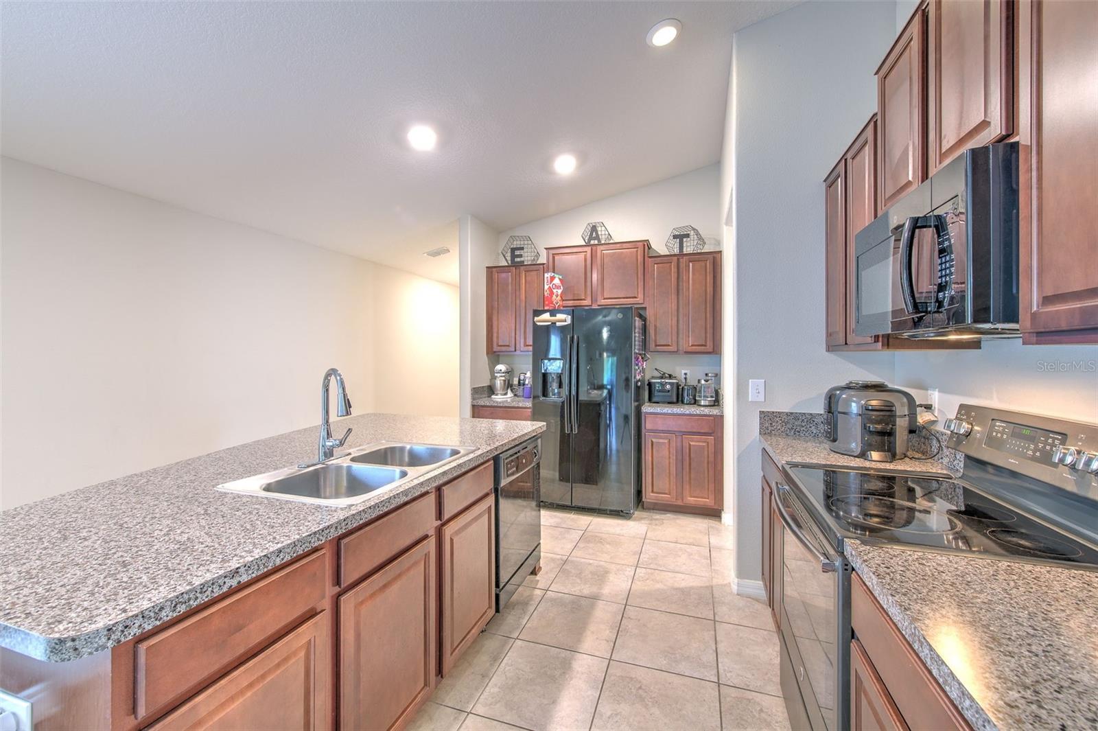 17334 WHITE MANGROVE DR, WIMAUMA, FL, 33598