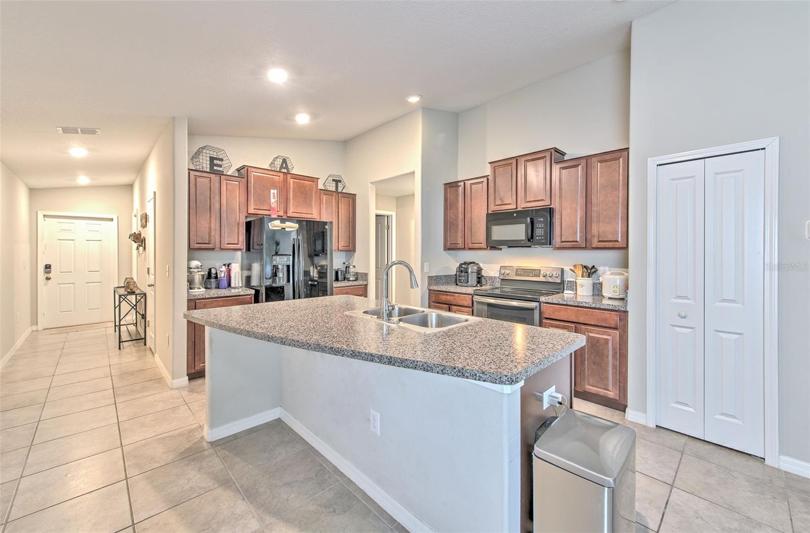 17334 WHITE MANGROVE DR, WIMAUMA, FL, 33598