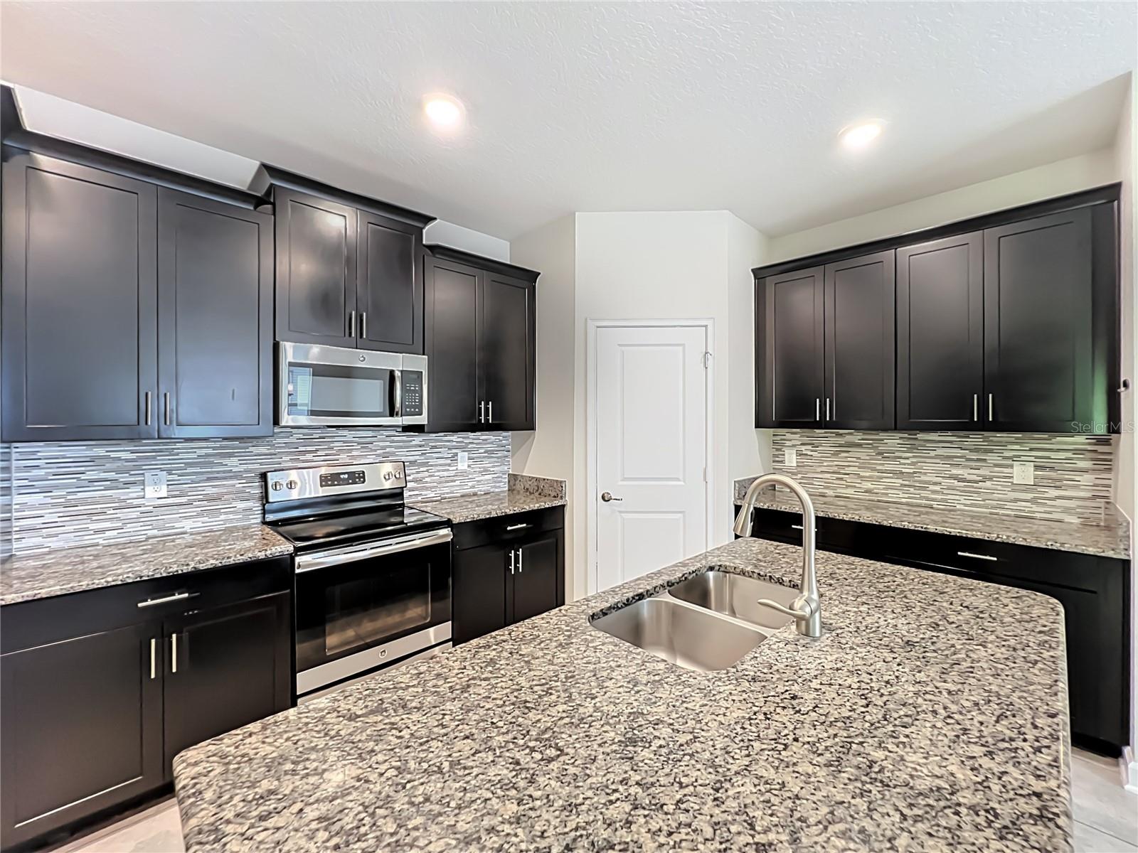 10066 LOVEGRASS LN, ORLANDO, FL, 32832